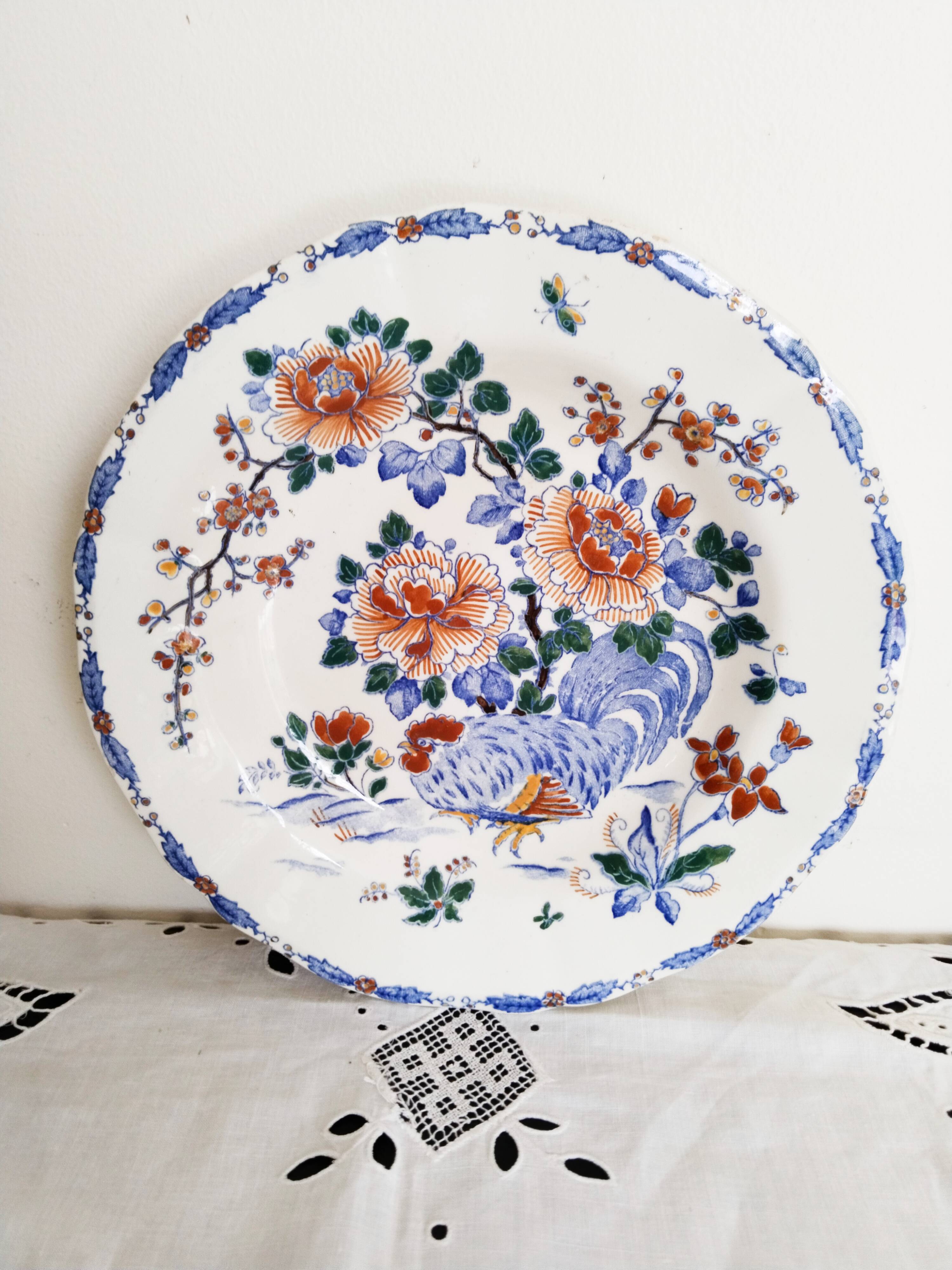 Assiette creuse, plat creux en faïence de Gien  , modèle coq et pivoines, années 1930