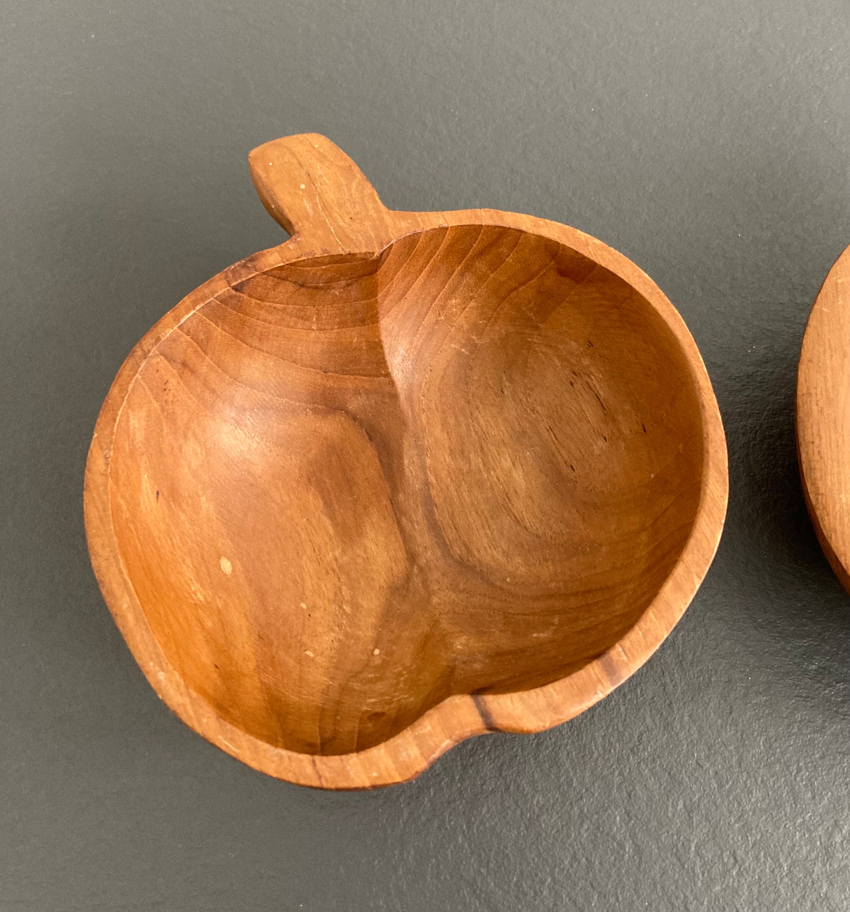 Pair of cups teak apples