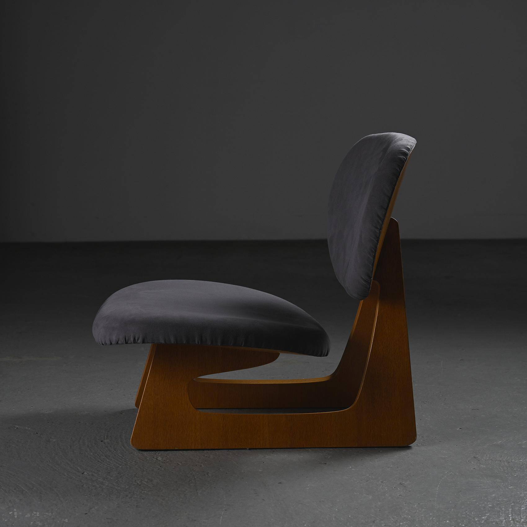 Chauffeuse Teiza Isu par Sakakura & Cho, Tendo Mokko circa 1970