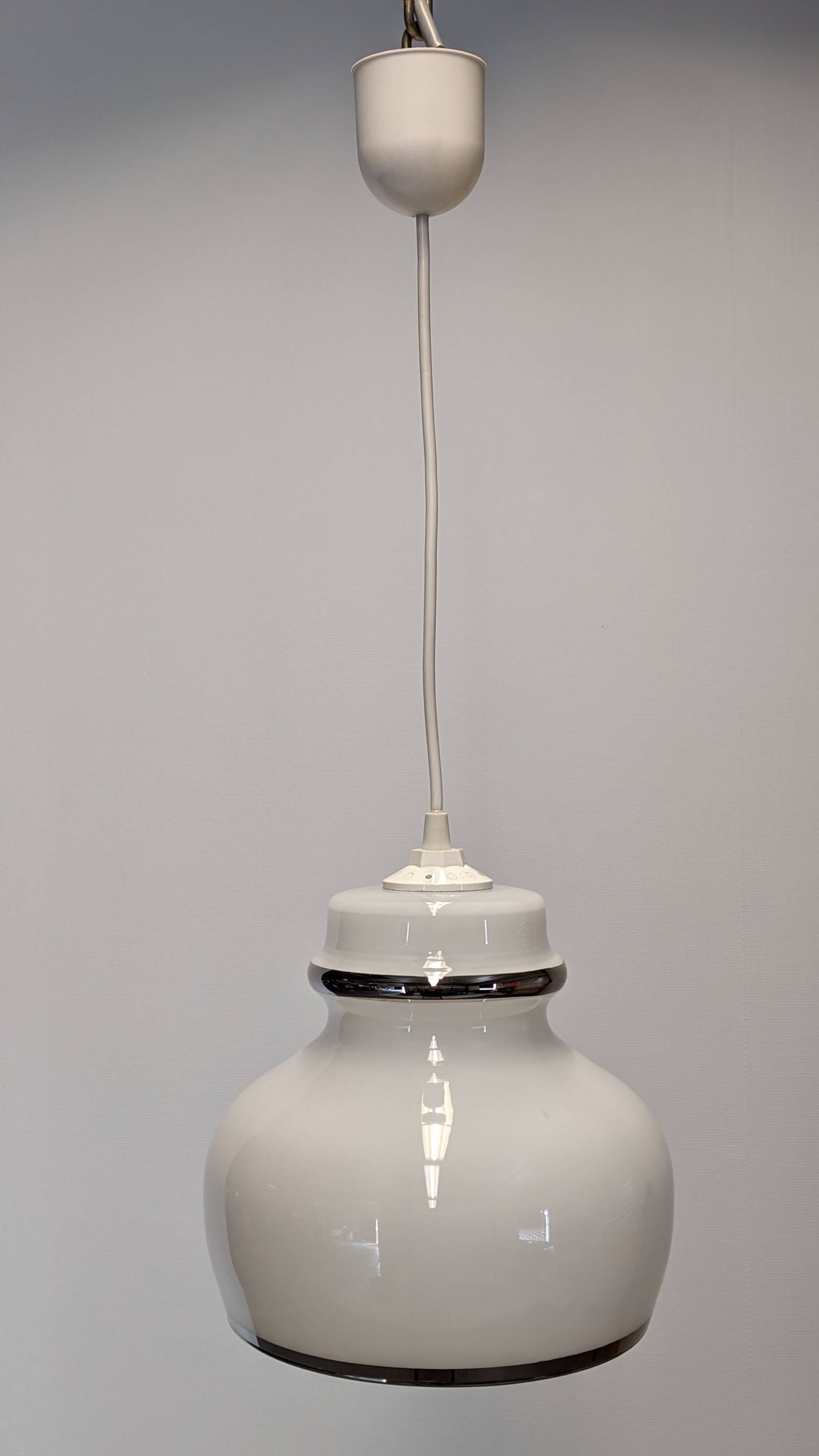 Suspension en opaline blanche années 60/70
