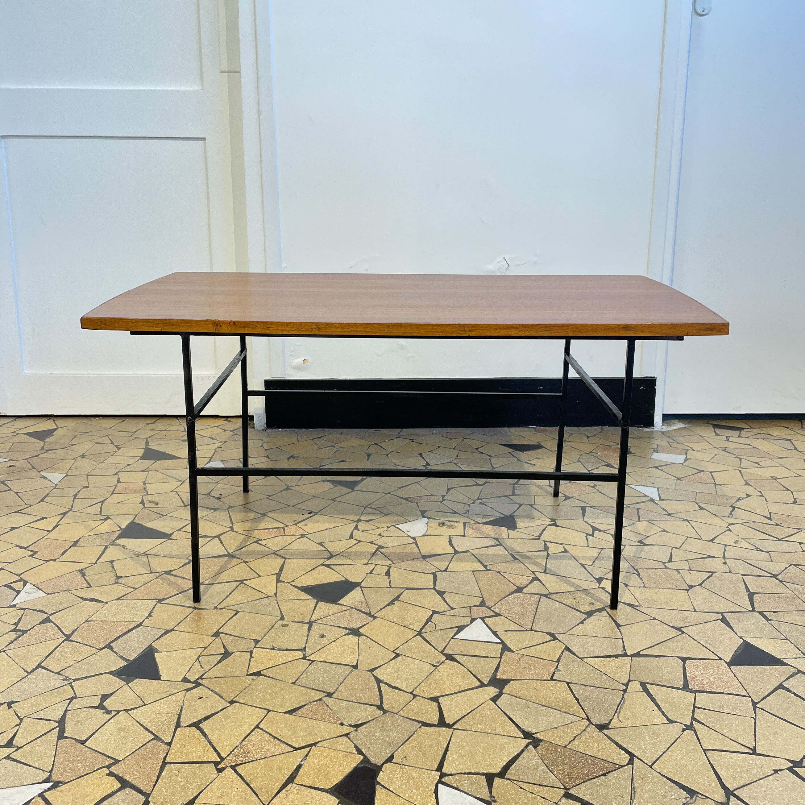 Coffee table 50s aerial base