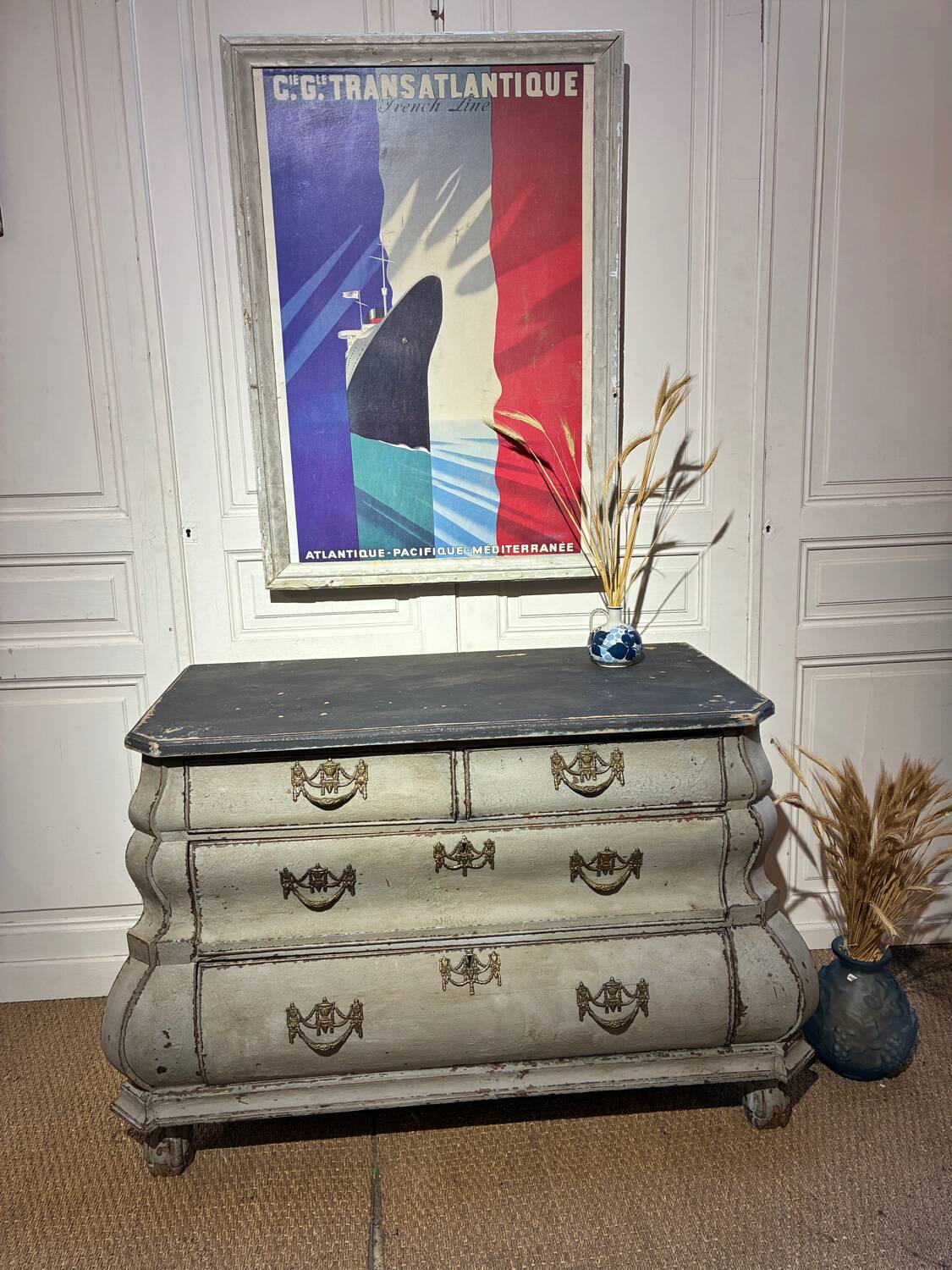 Old Dutch-style chest of drawers