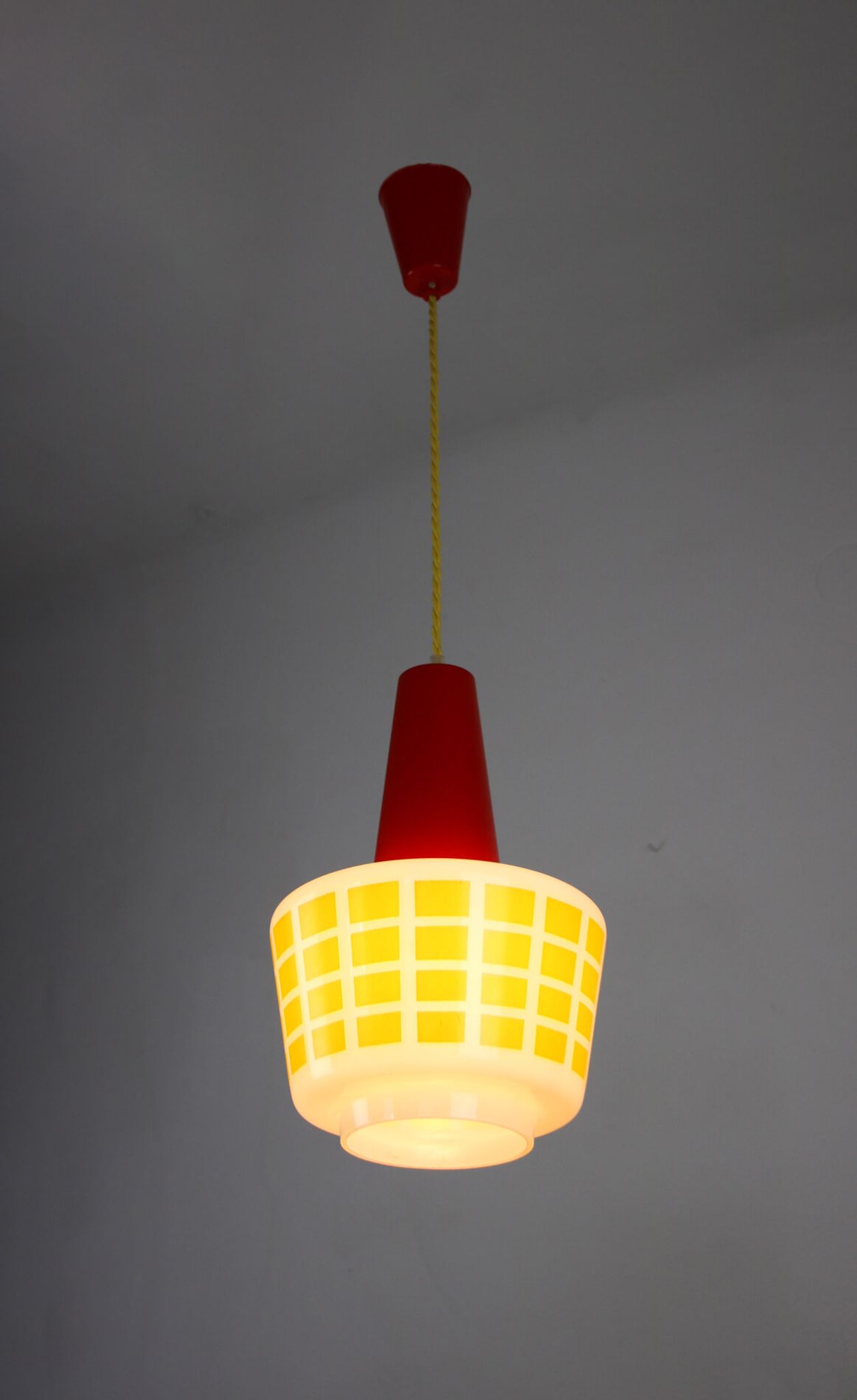 Suspension en verre rouge et jaune