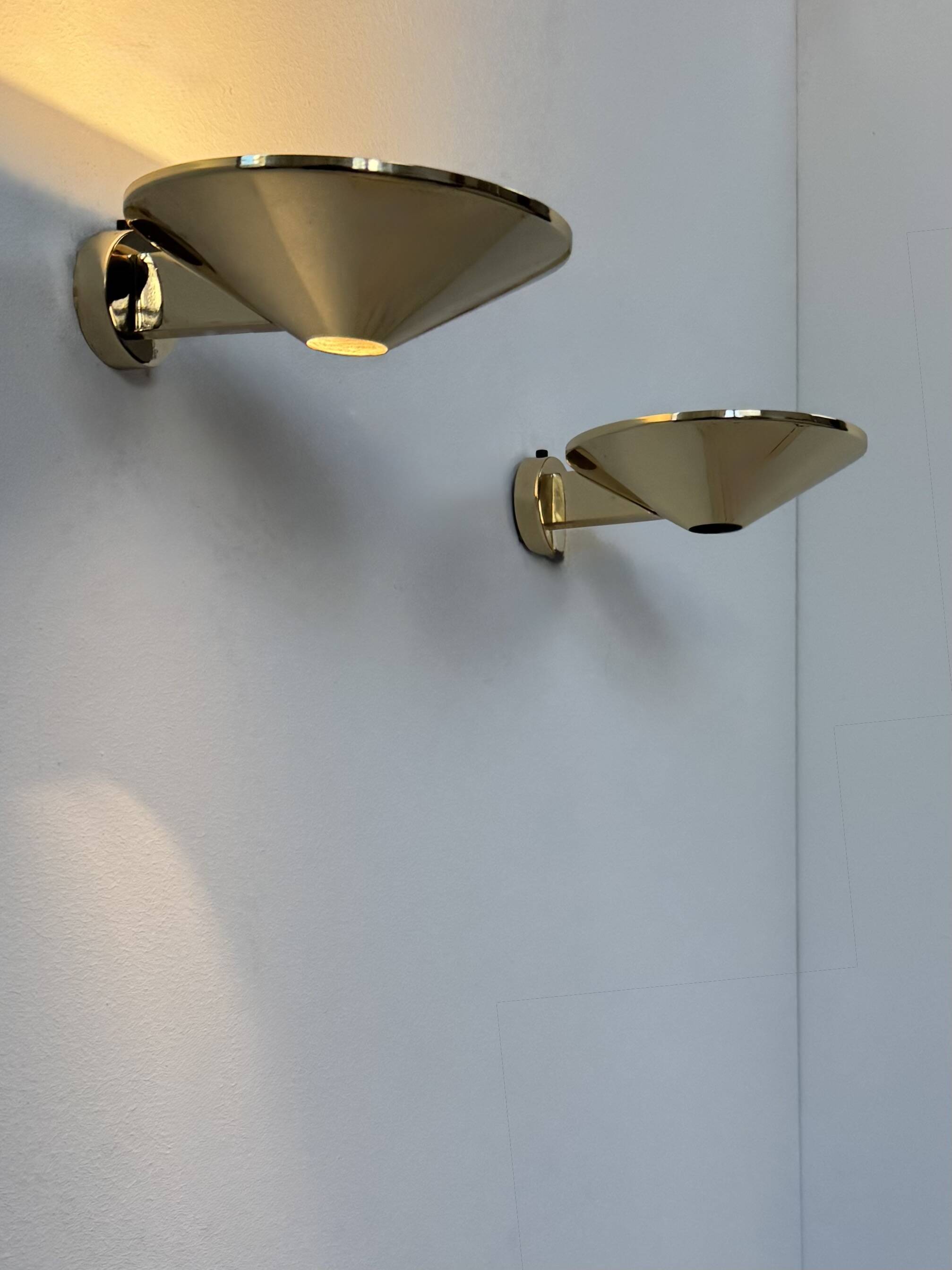 Paire d'appliques murales laiton massif, France, 1970