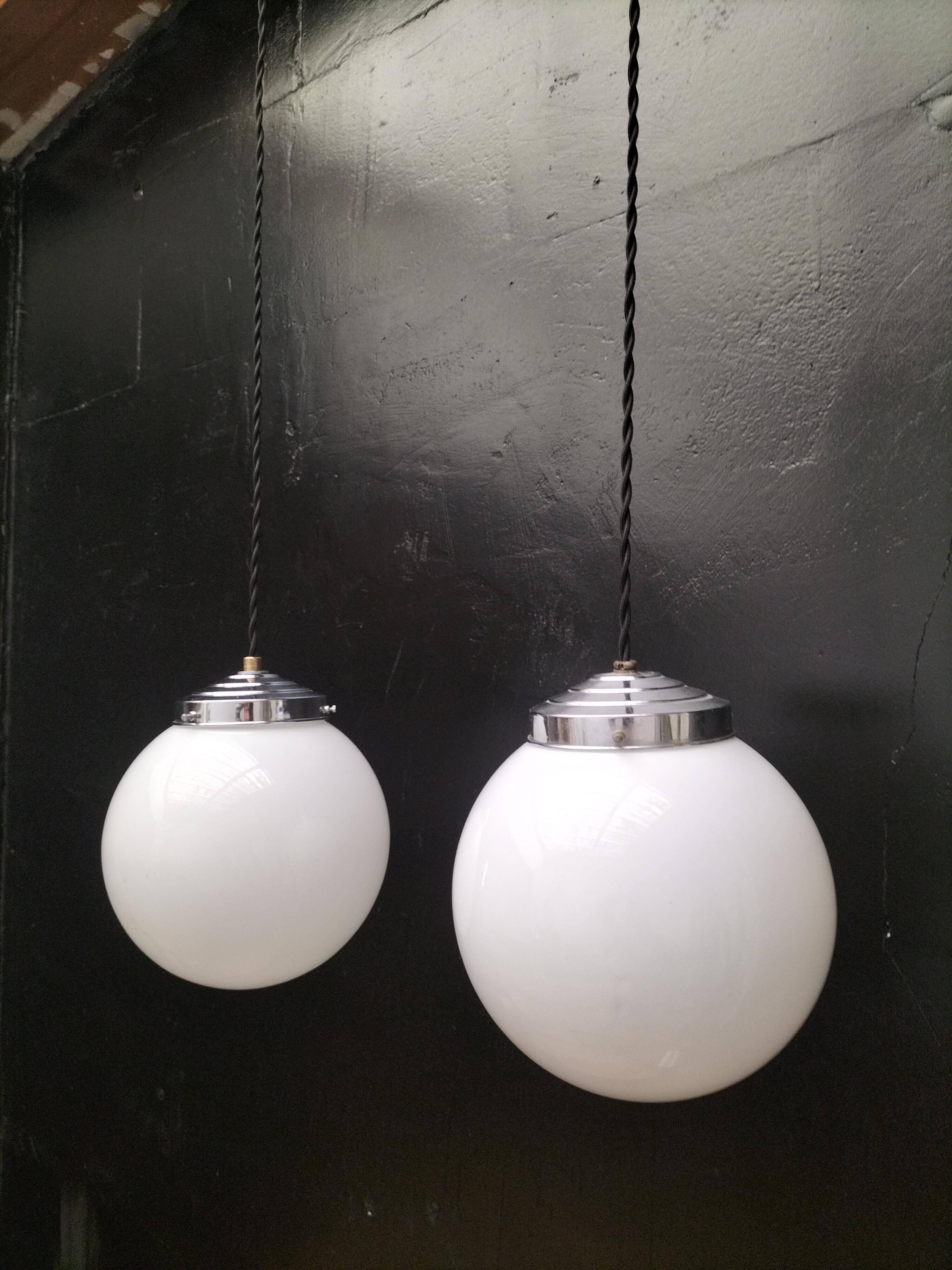 Opaline ball suspensions