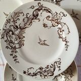 4 assiettes plates en terre de fer marron à décor d'oiseaux