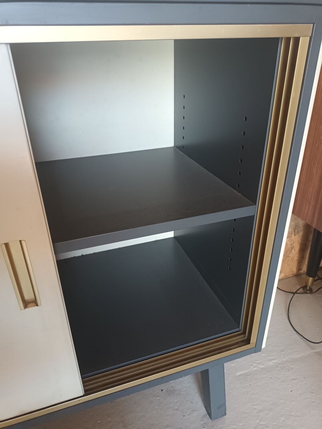 Small Strafor sideboard