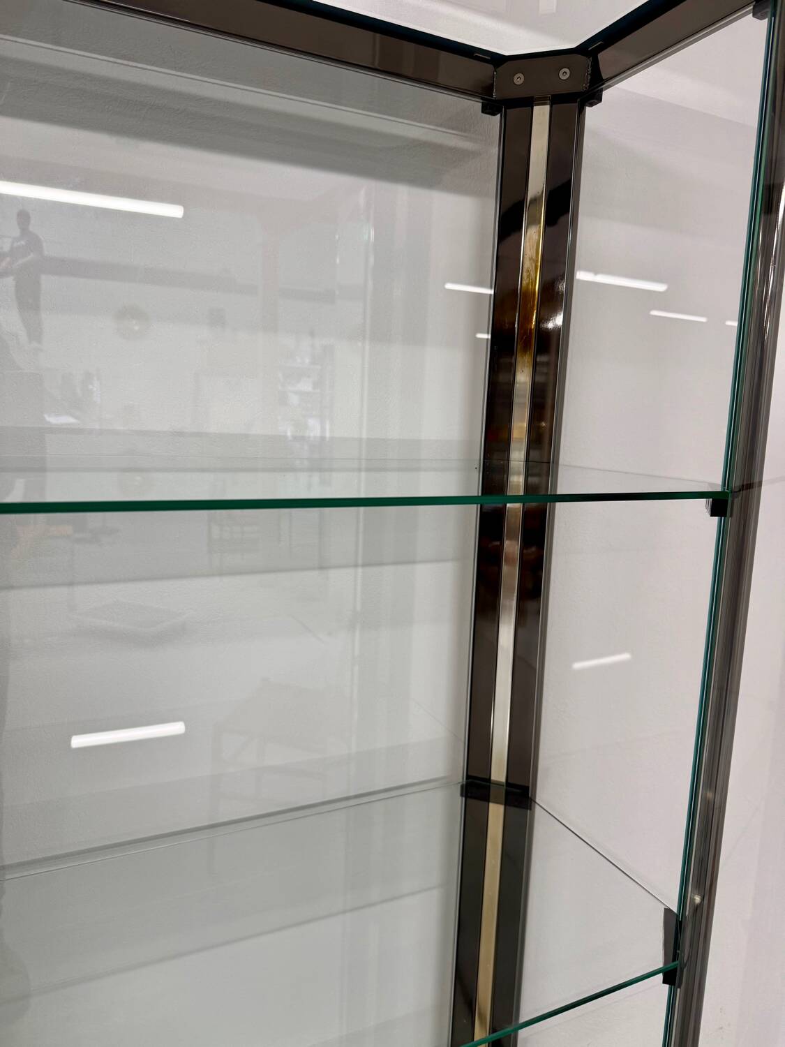 Antique display cabinet shelf in brass metal Italian design from the 70s