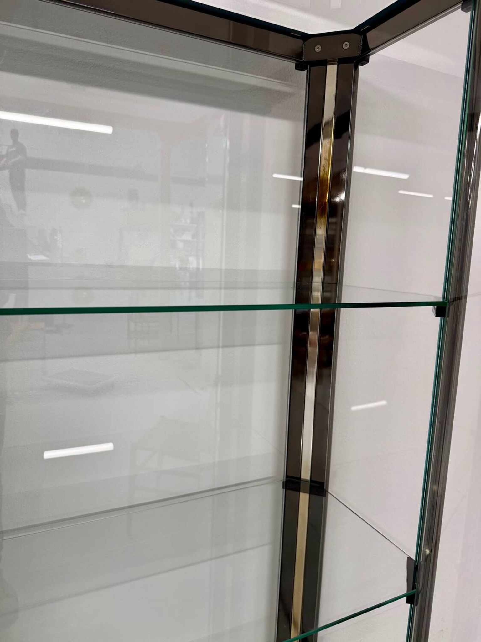 Antique display cabinet shelf in brass metal Italian design from the 70s