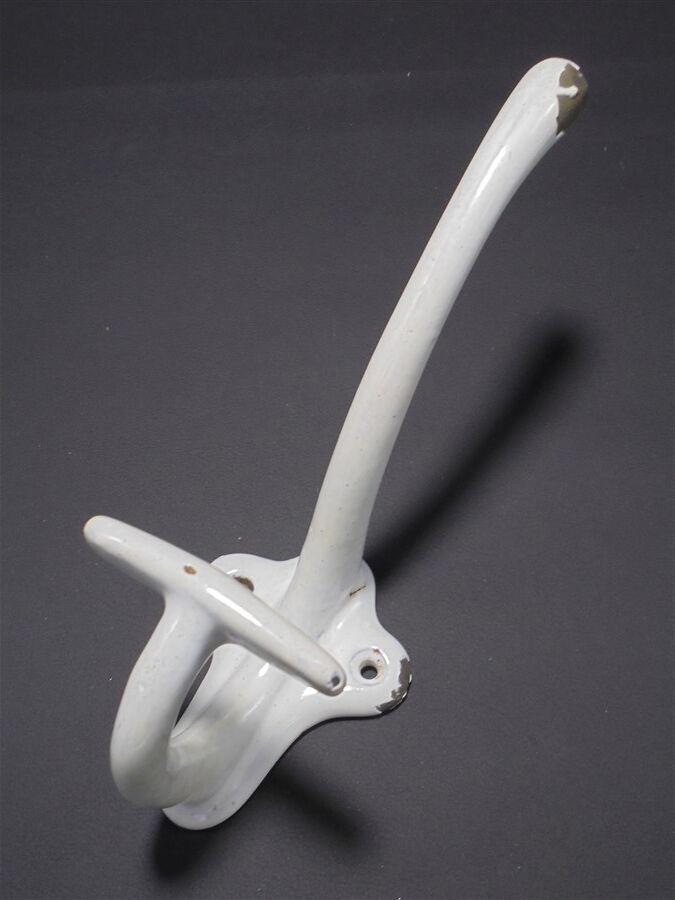 Enamelled cast iron hook