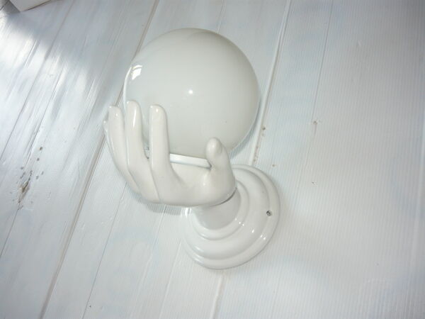 Applique main en ceramique blanche et globe en opaline blanche,en parfait etat