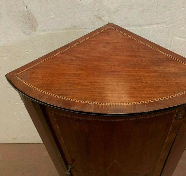 Encoignure de style Louis XVI Meuble de coin Marqueterie étoile XIX siècle