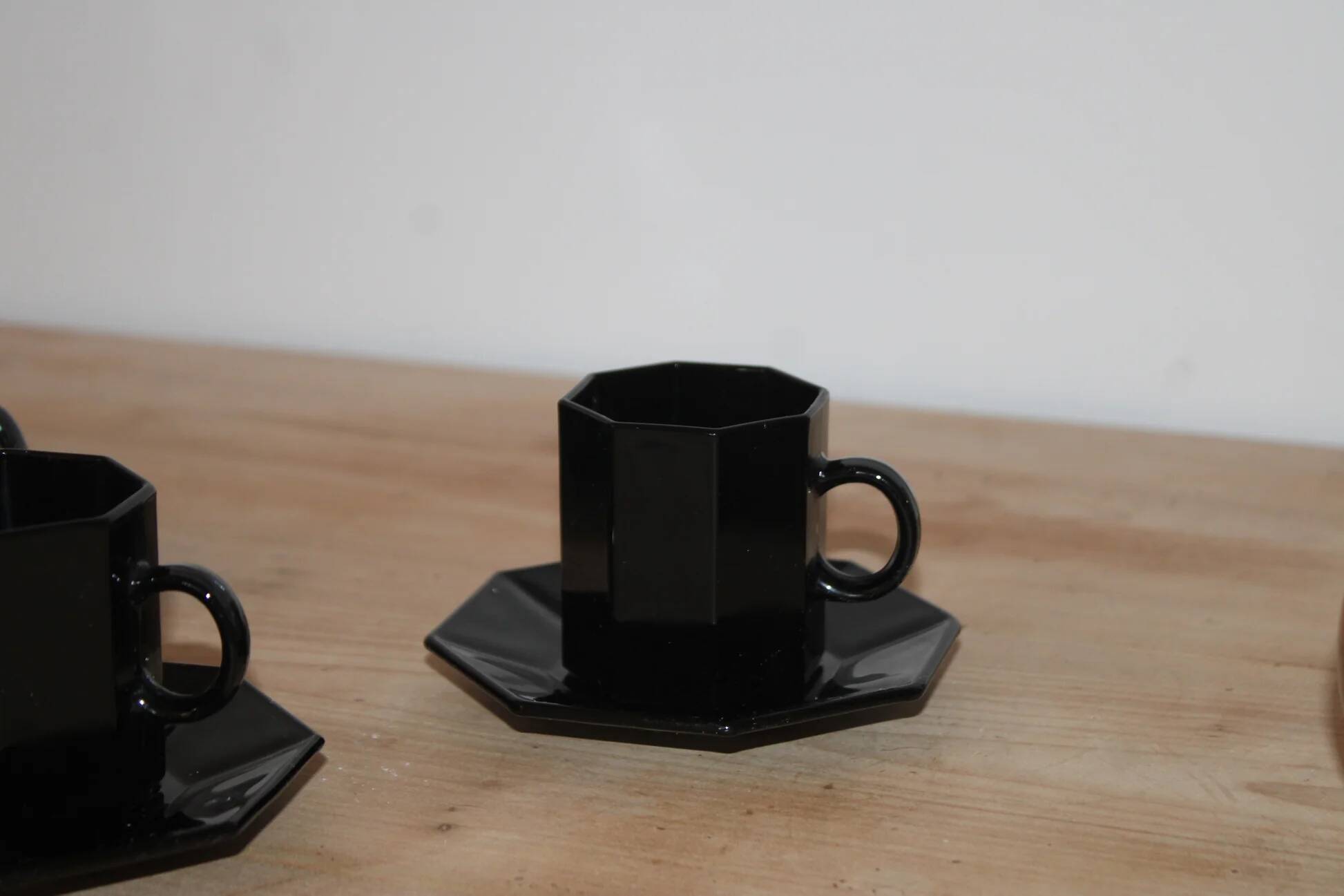 4 black coffee cups and saucers Arcoroc Octime – Esso vintage collection from the 1980s
