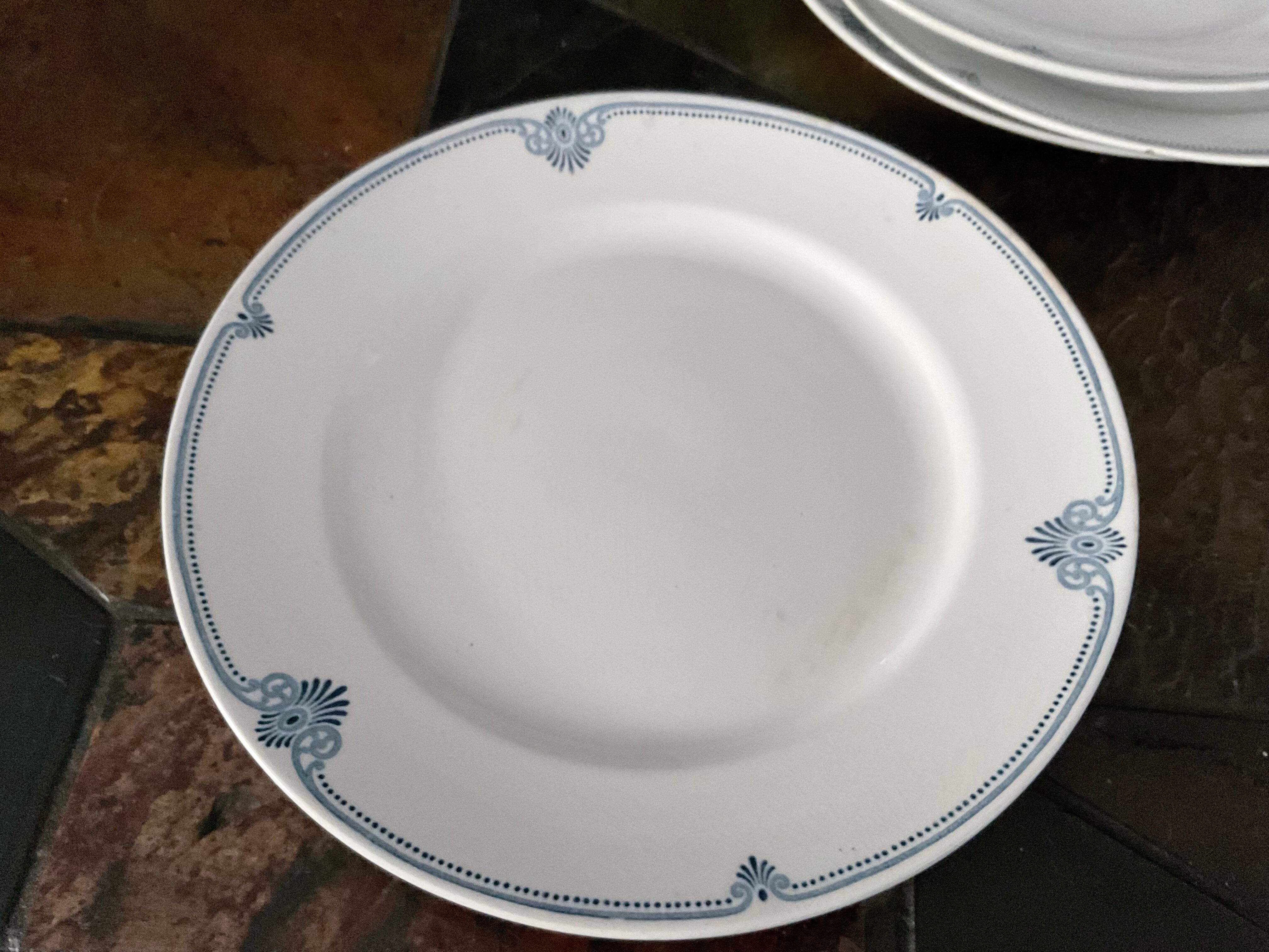 5 flat plates diameter 24.5 cm .villeroy and Boch