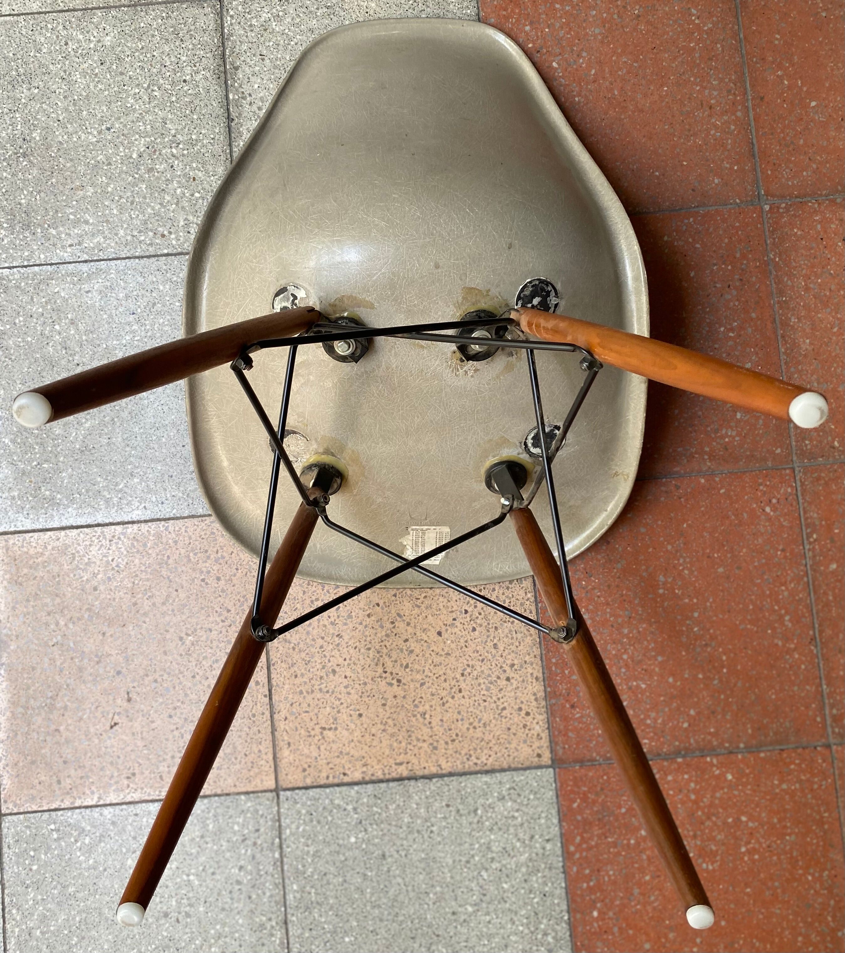 DSW Fiberglass Chair - Charles Eames - 50s