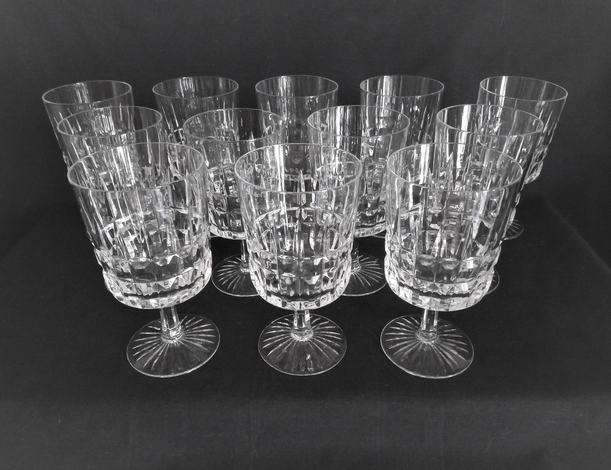 12 Art Deco wine glasses in cut crystal (in the style of Marignane Baccarat)