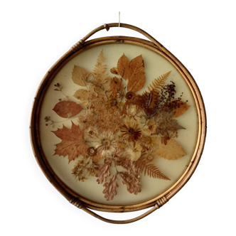 Plateau vintage rond en bambou et résine - inclusion de fleurs et feuilles séchées - signé Allinckx