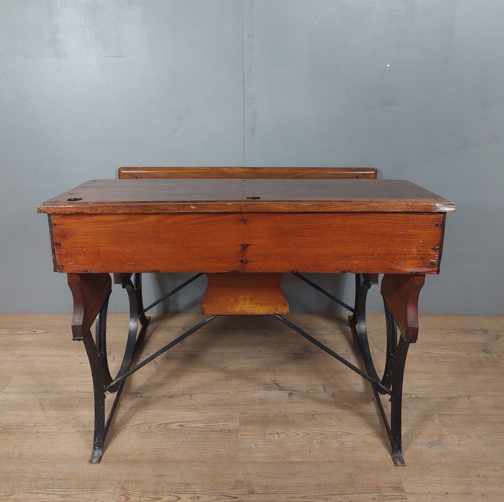 Double school desk called “lectern”