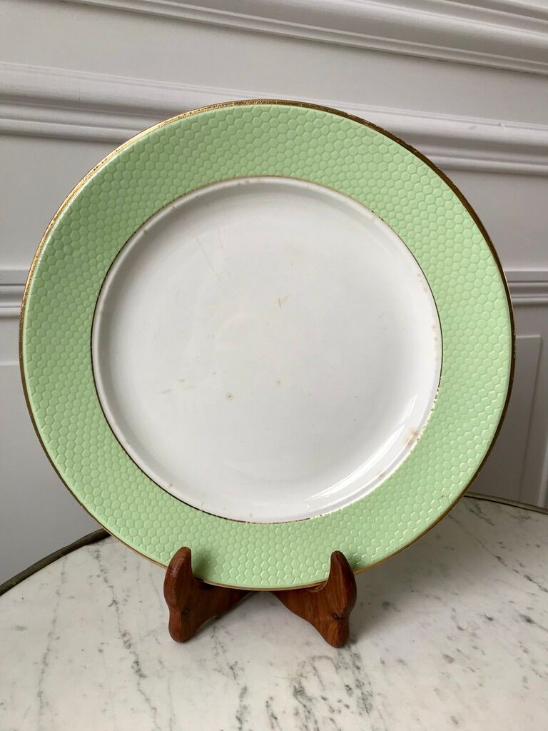 pastel green round dish honeycomb Moulin des Loups / L'Amandinoise years 51