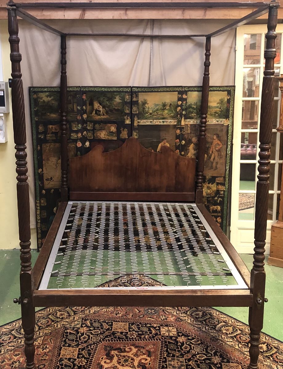 Four-poster bed in late 19th century mahogany