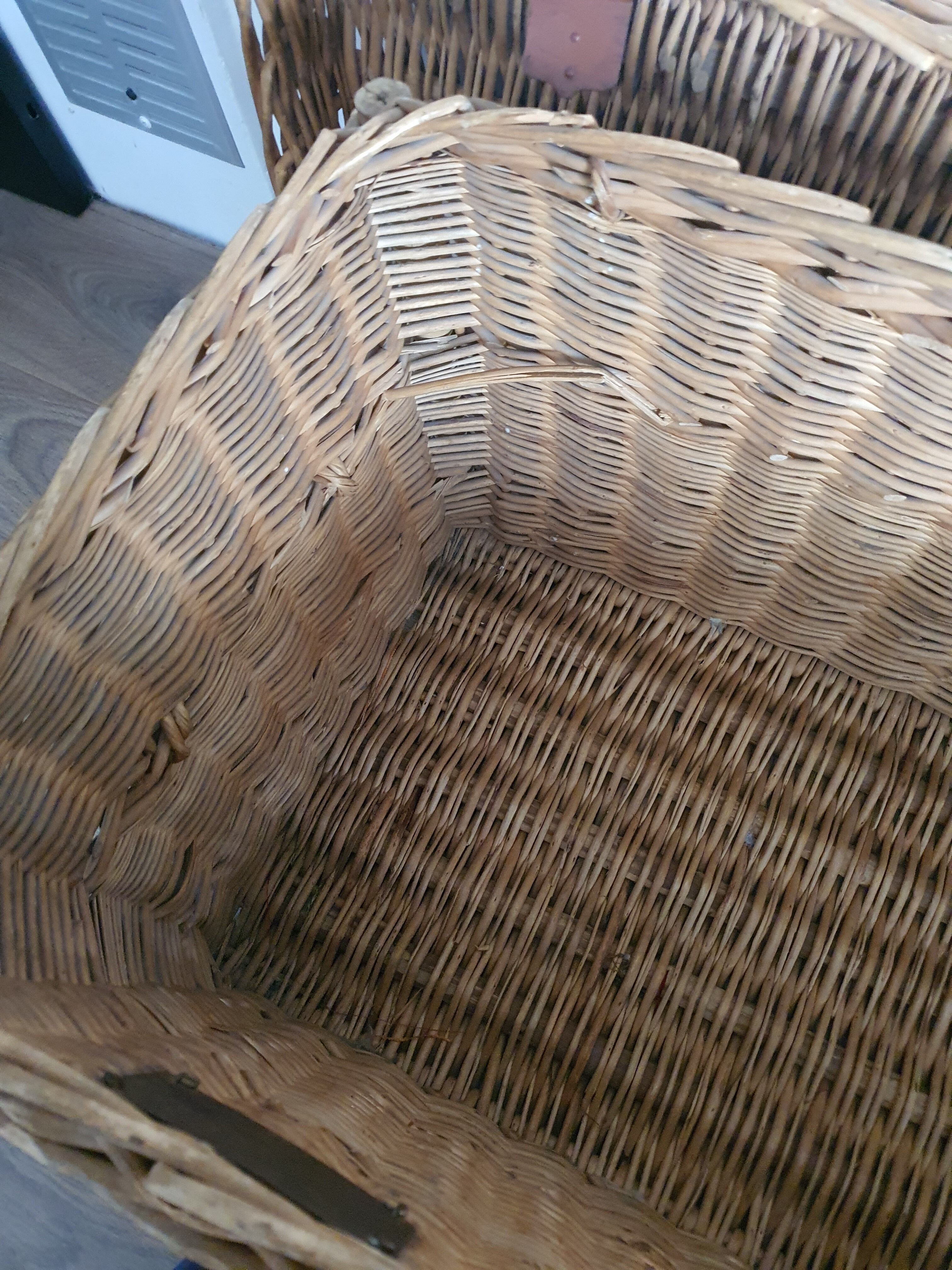 Wicker trunk