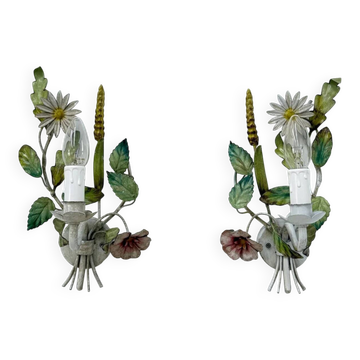 Ensemble de 2 appliques murales florales et feuillues en tôle italienne peintes, années 1970.