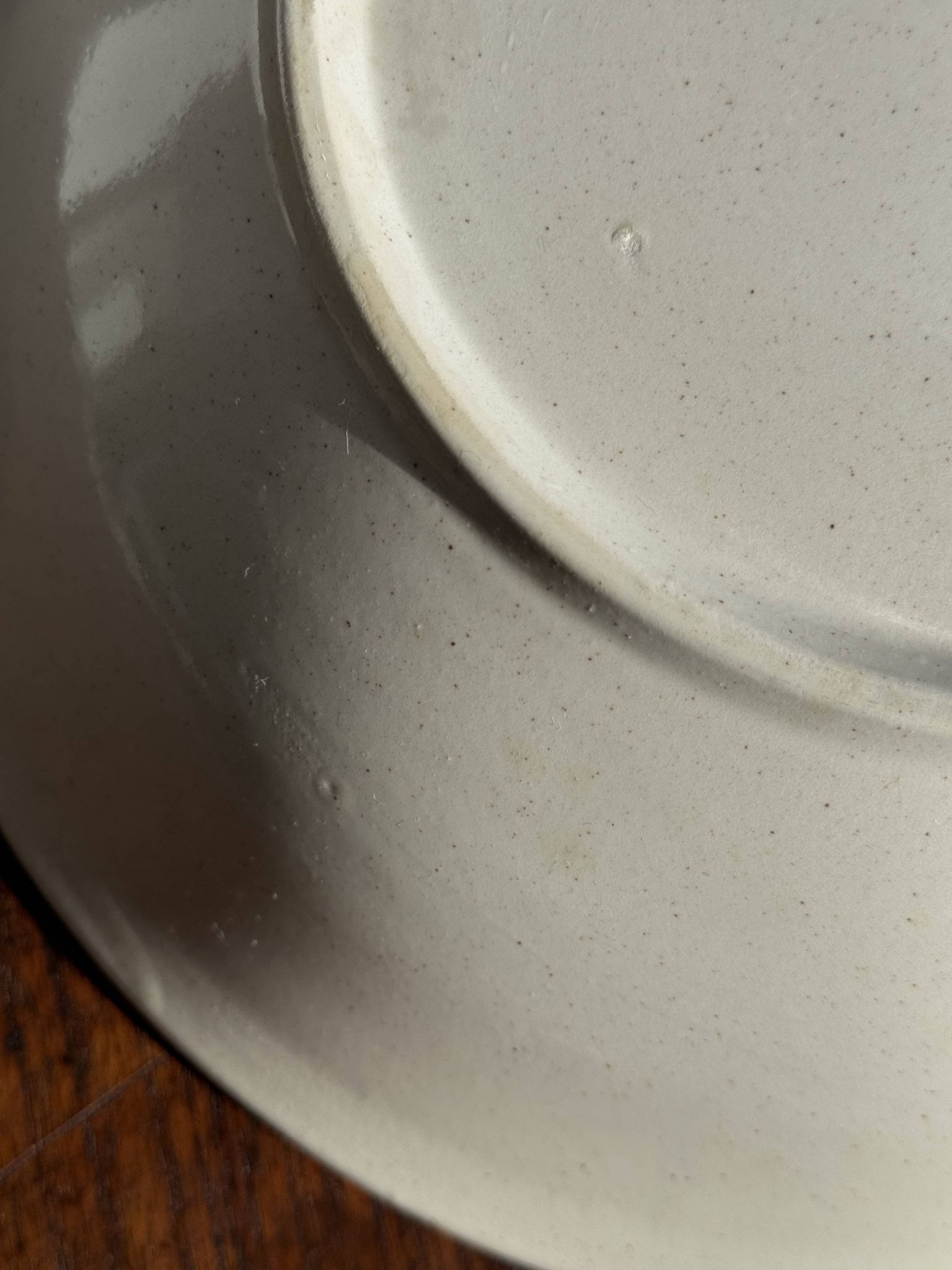 Lot d'un saladier et un plat circulaire frise marron vintage D28