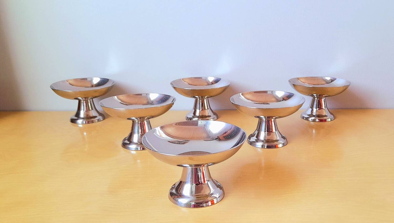 Coupes à glaces ou desserts en inox.