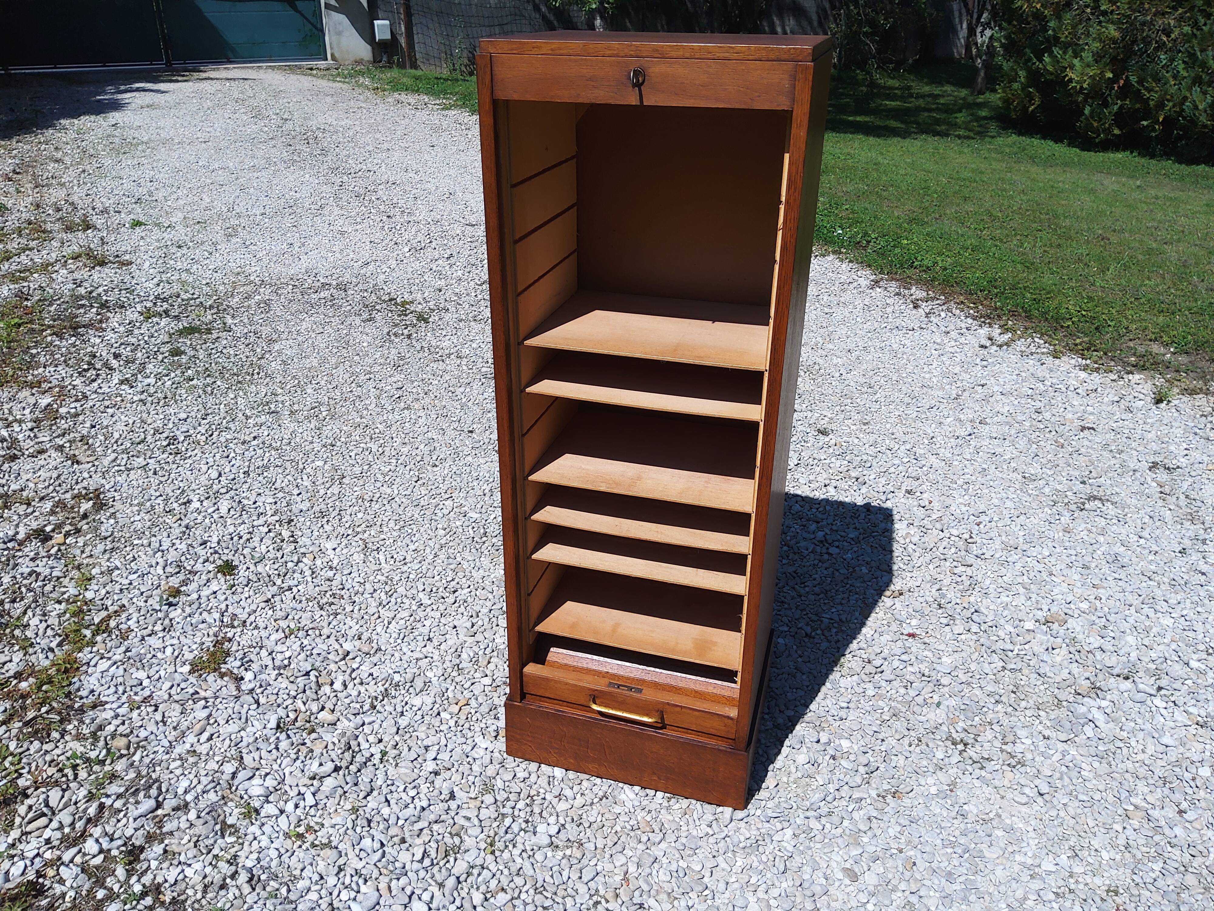 Curtain filing cabinet