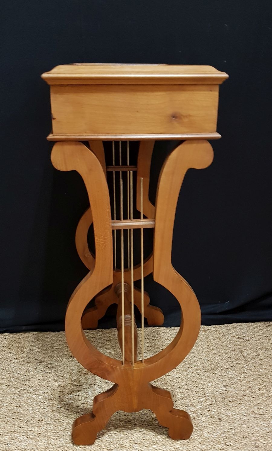 Lyre bedside