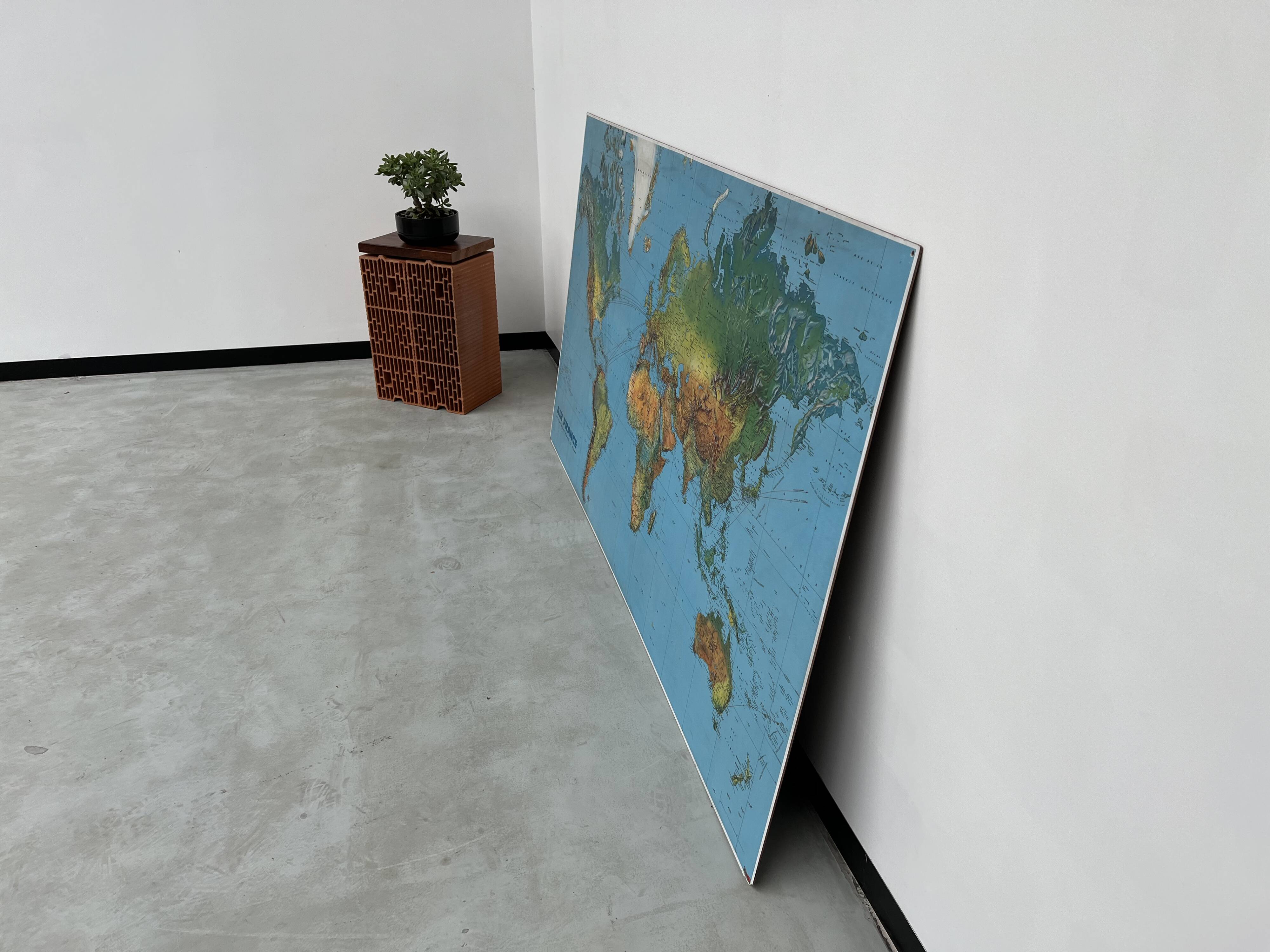 Former Air France planisphere published by Permalux