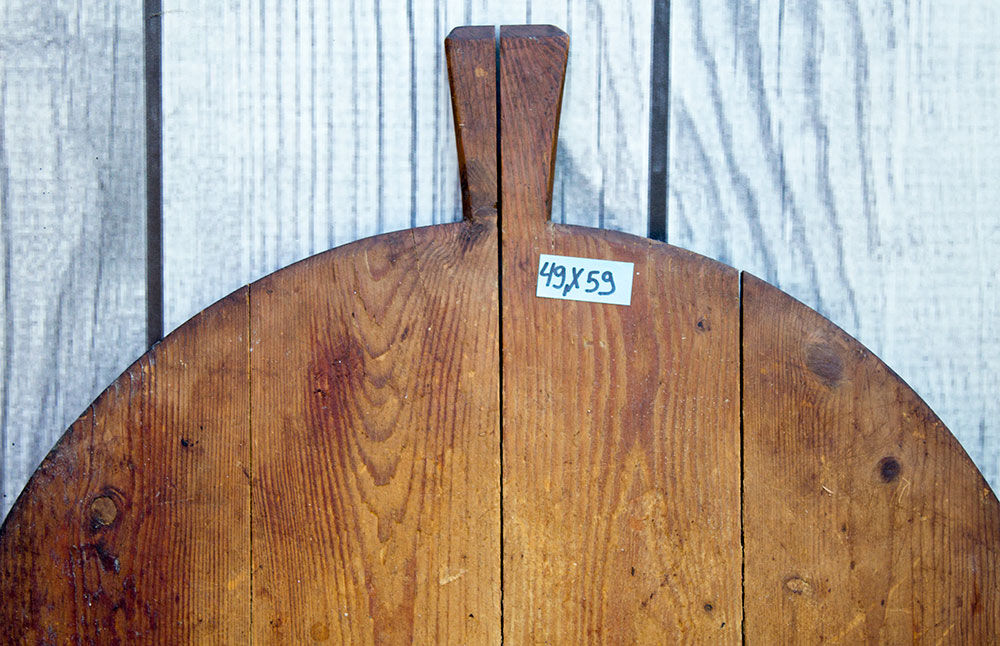 Old cutting board 59 x 49 cm round