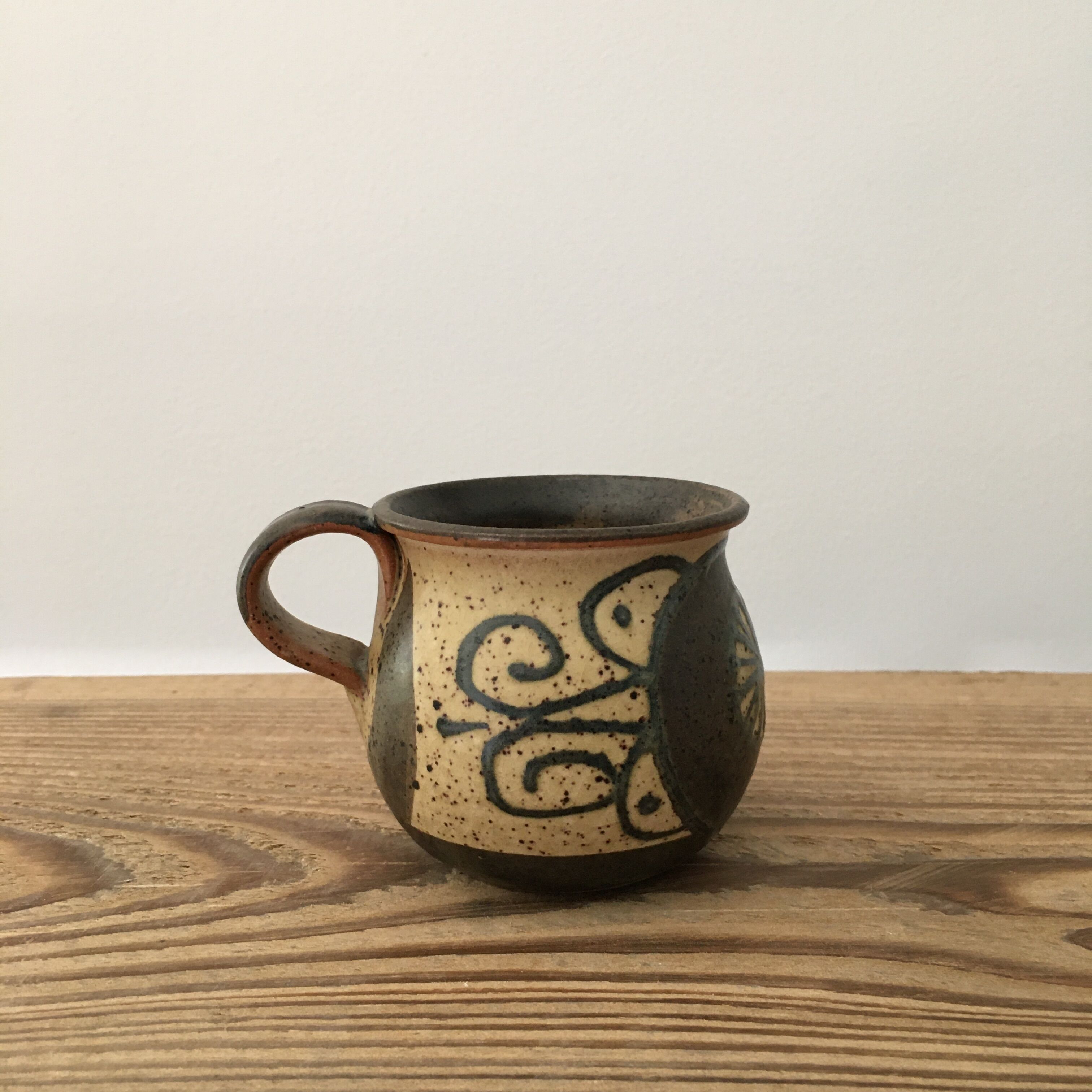 Odetta-style Breton décor cup