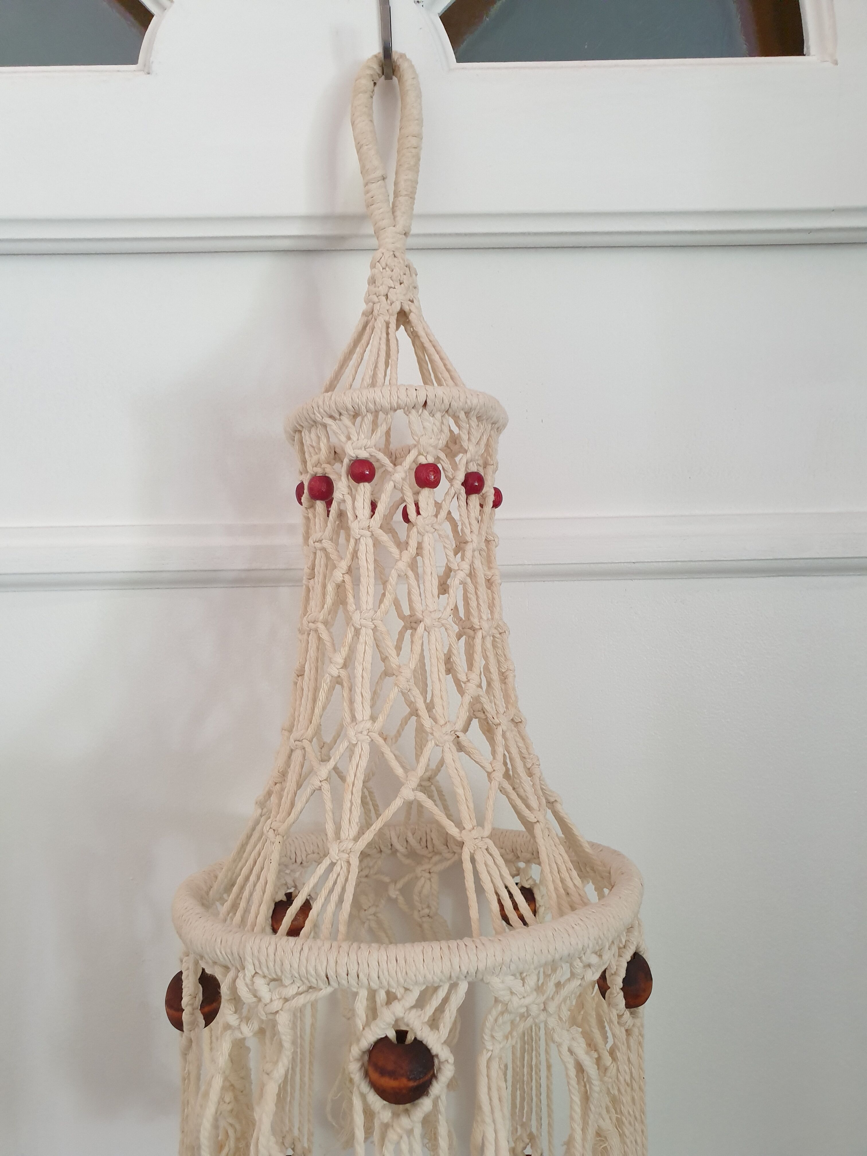 Hanging plant holder in macramé 80s