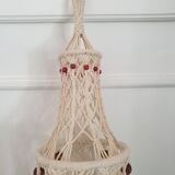 Hanging plant holder in macramé 80s
