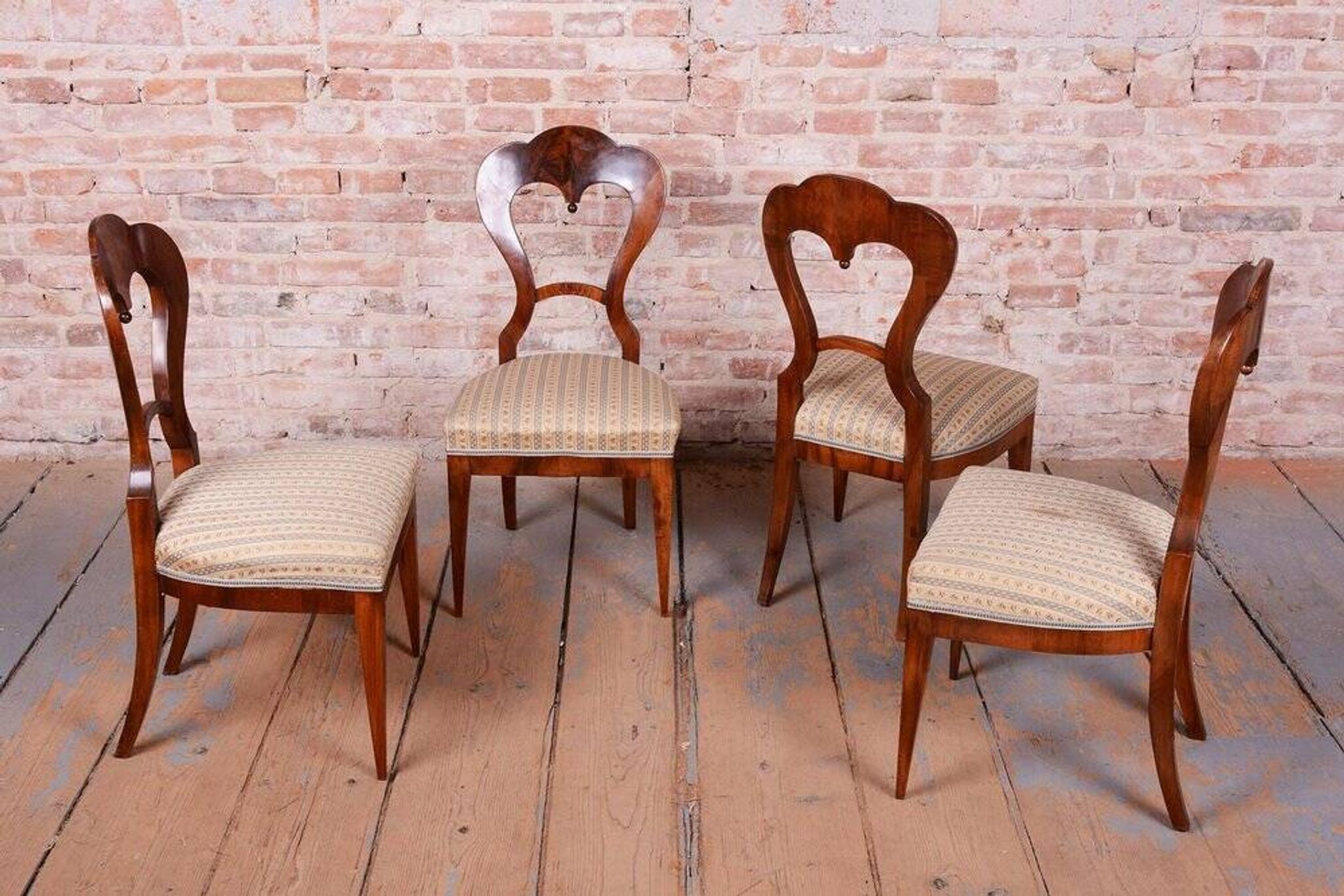 Chaises Biedermeier en noyer, Autriche, années 1830, ensemble de 8