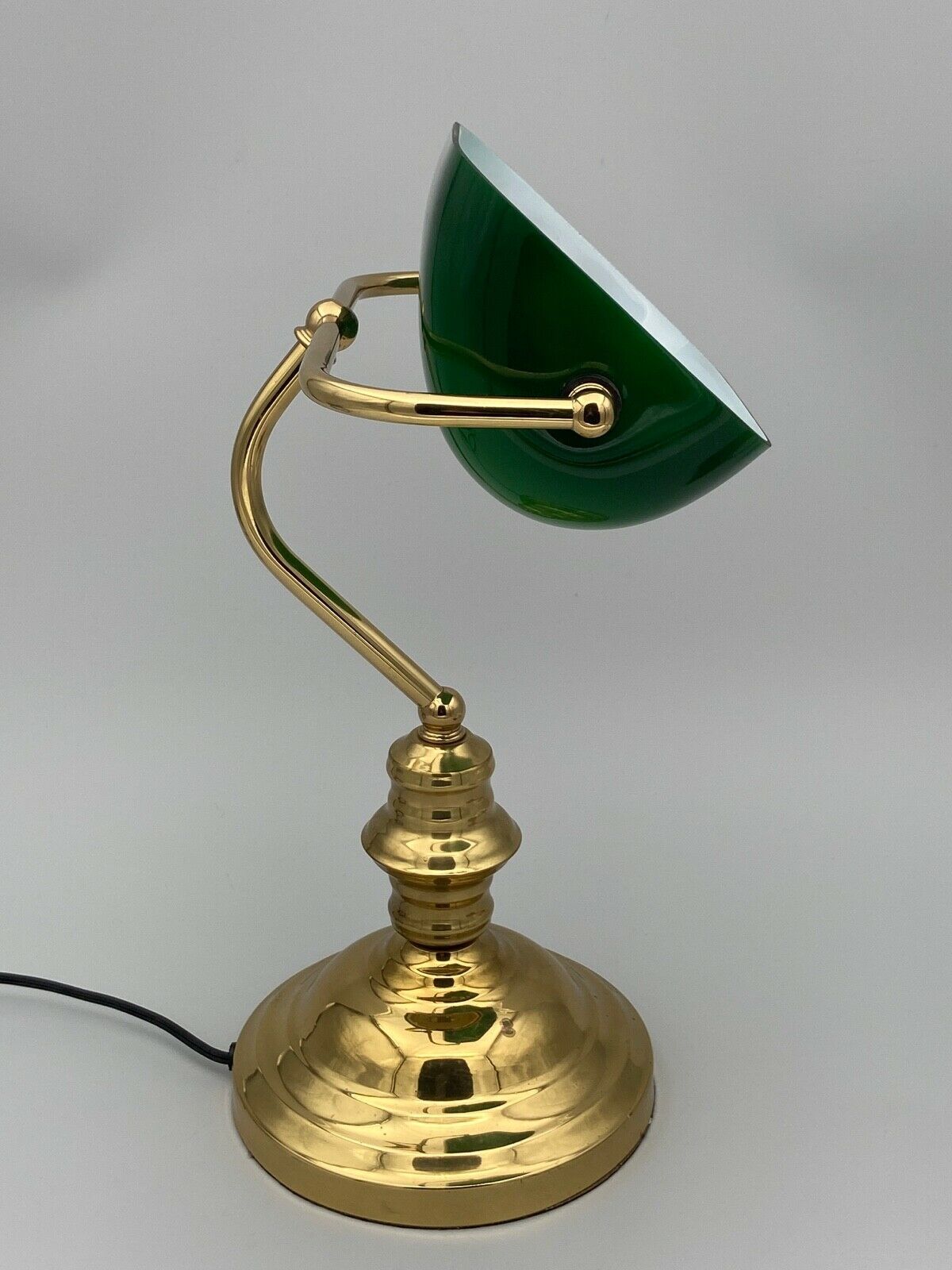 Banker's lamp in brass lampshade in green glass desk