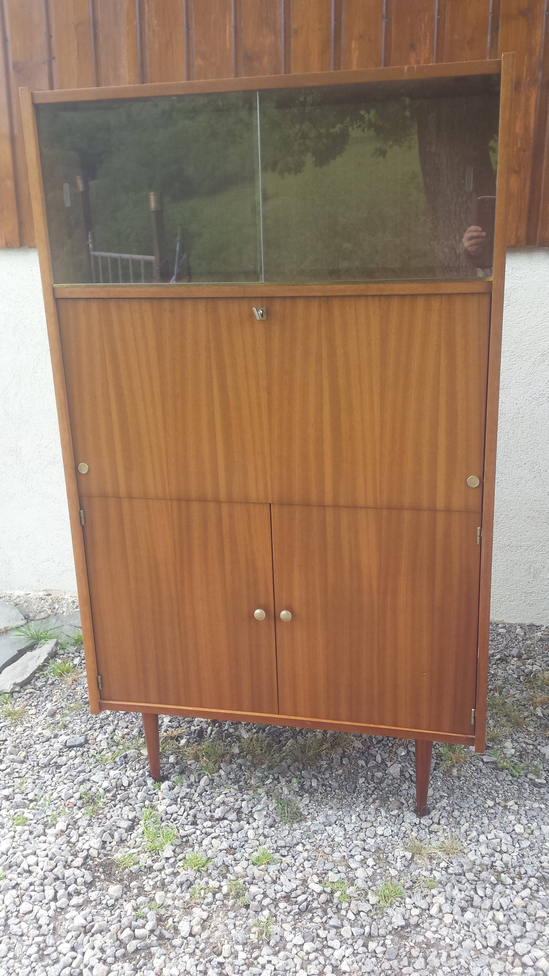 Secretary feet spindles