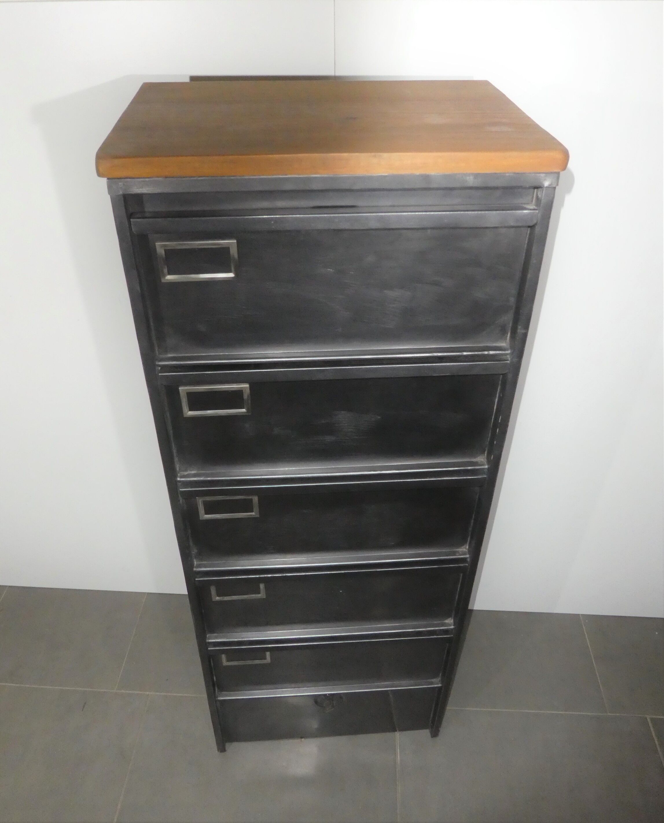 Meuble à clapets