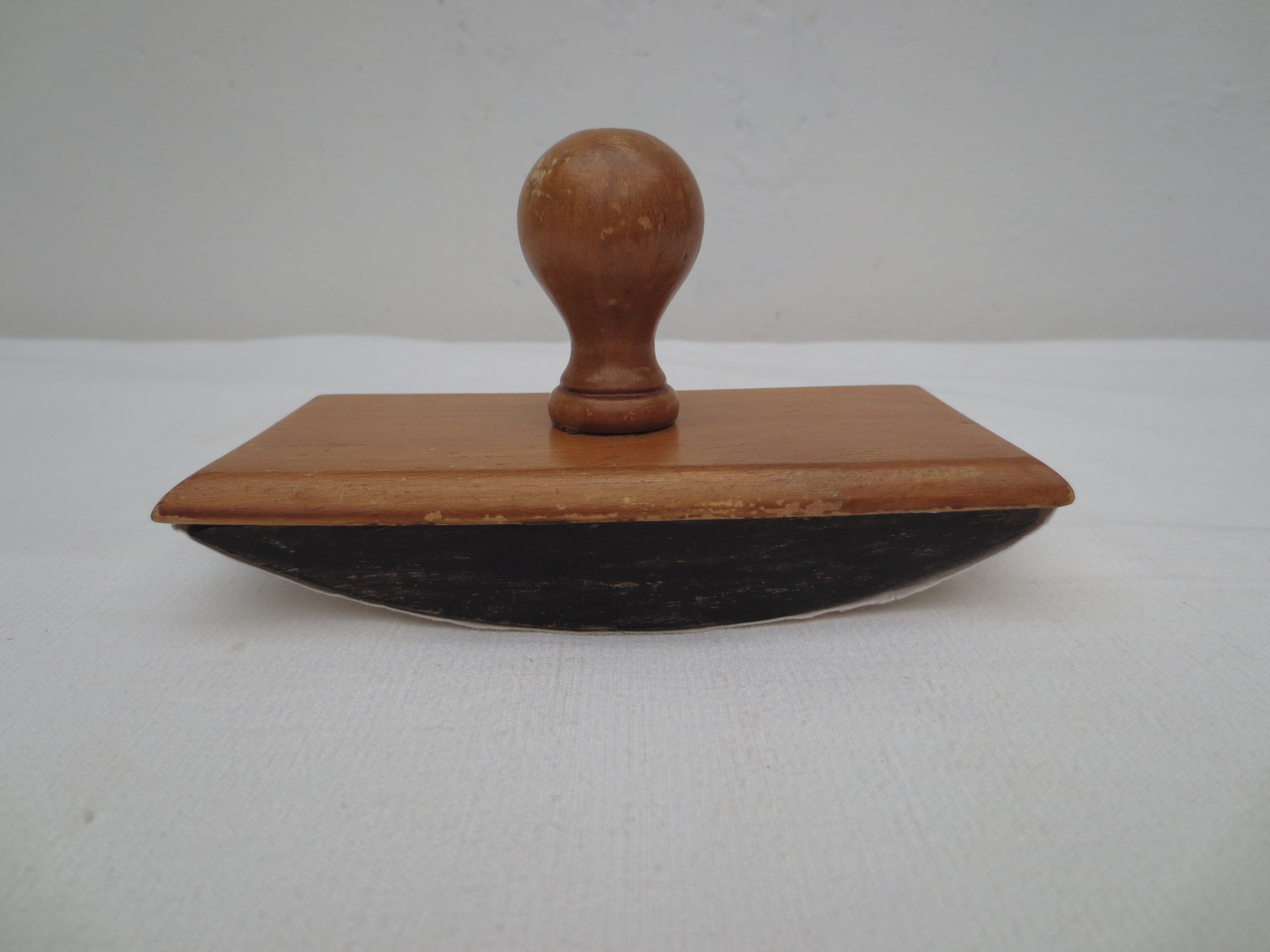 Wooden blotting stamp