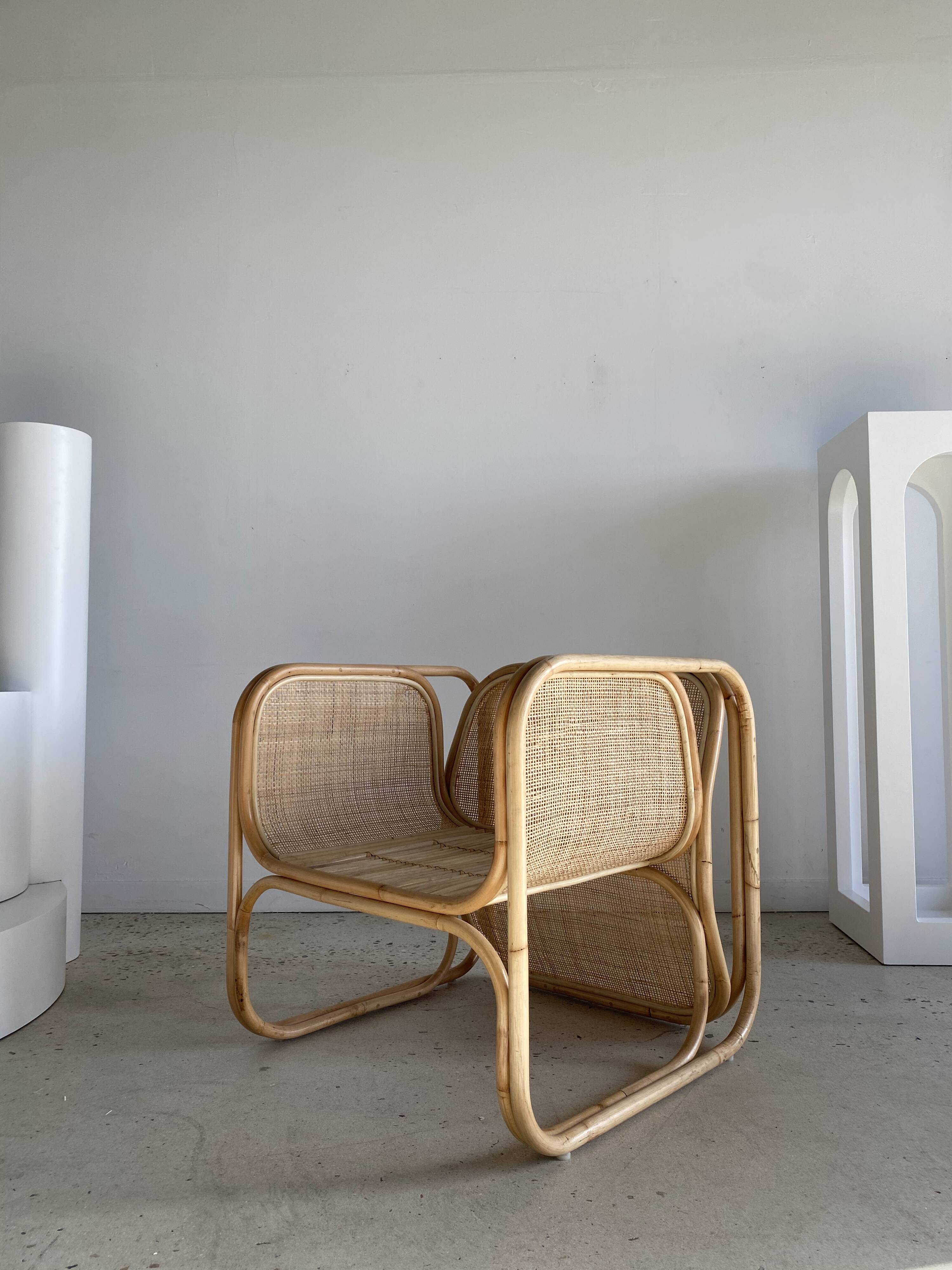 Amsterdam rattan armchair with U-shaped armrest, squared canework