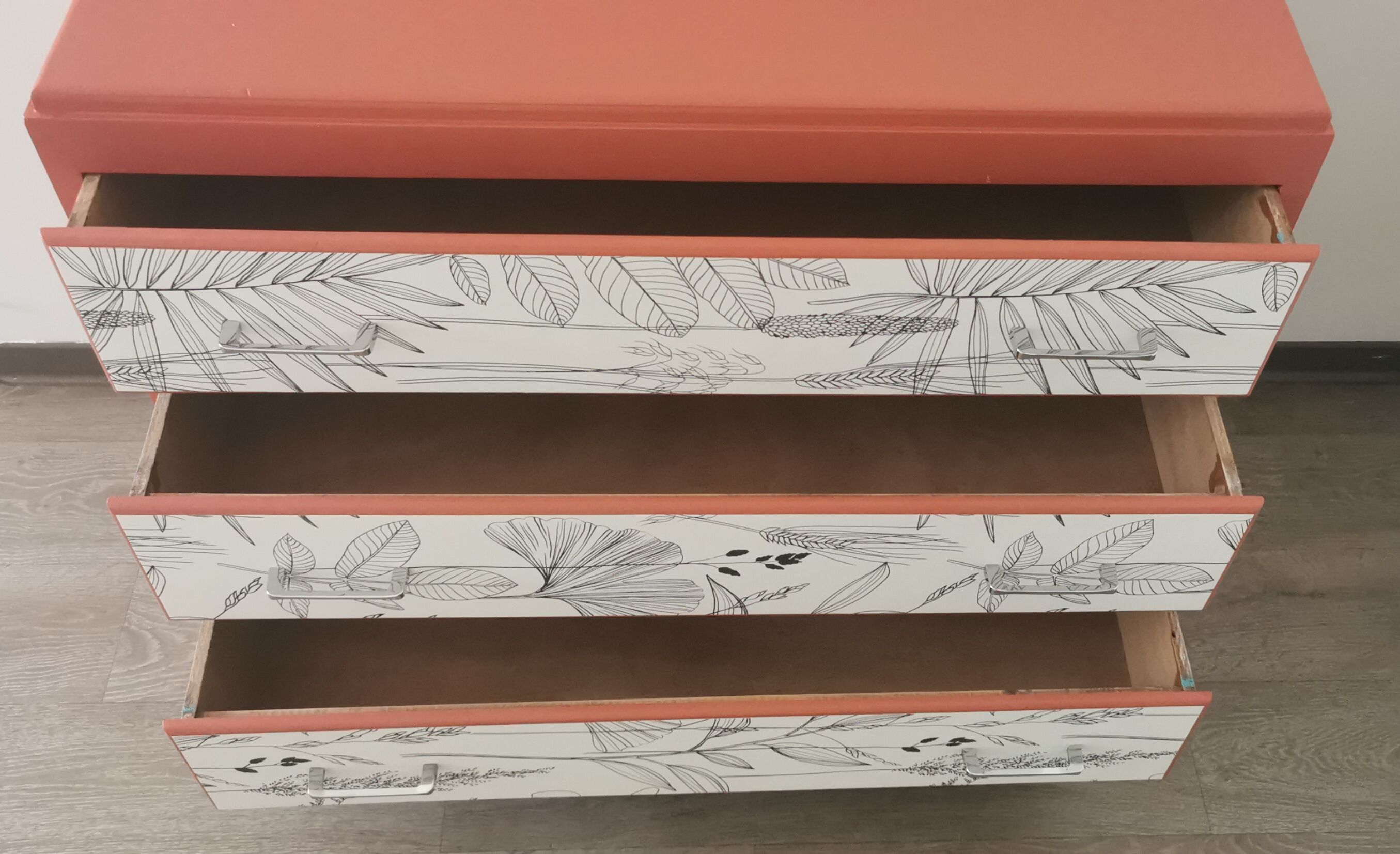 Vintage chest of drawers