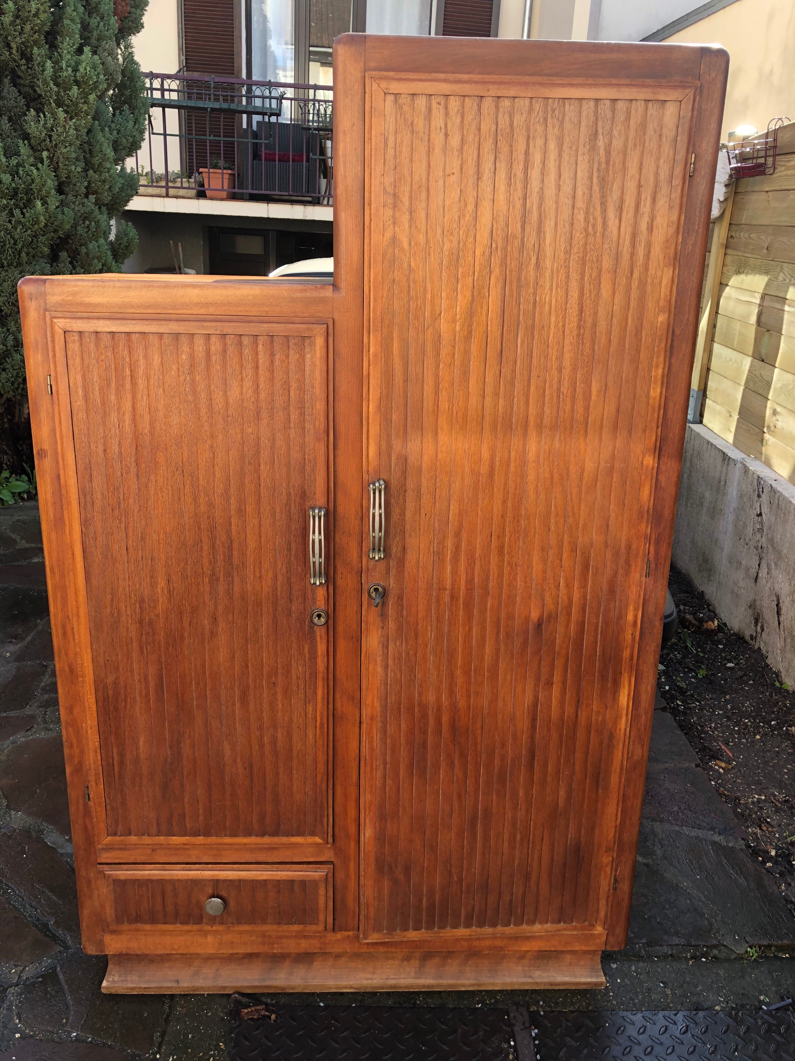 Asymmetrical cabinet