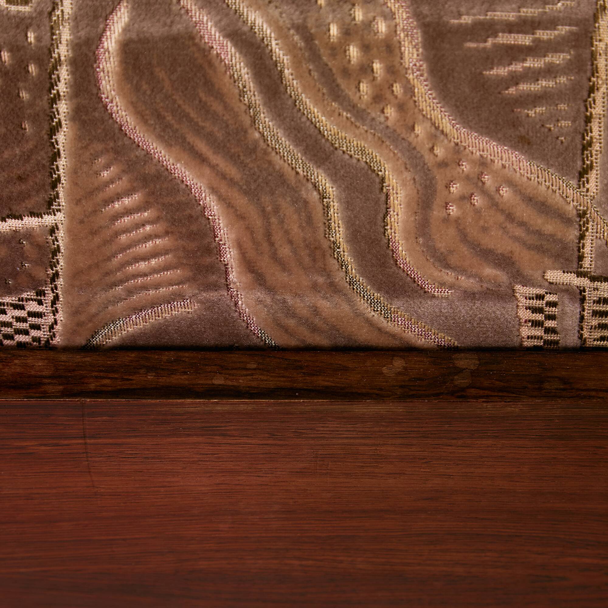 MK11213 Three-seater rosewood sofa