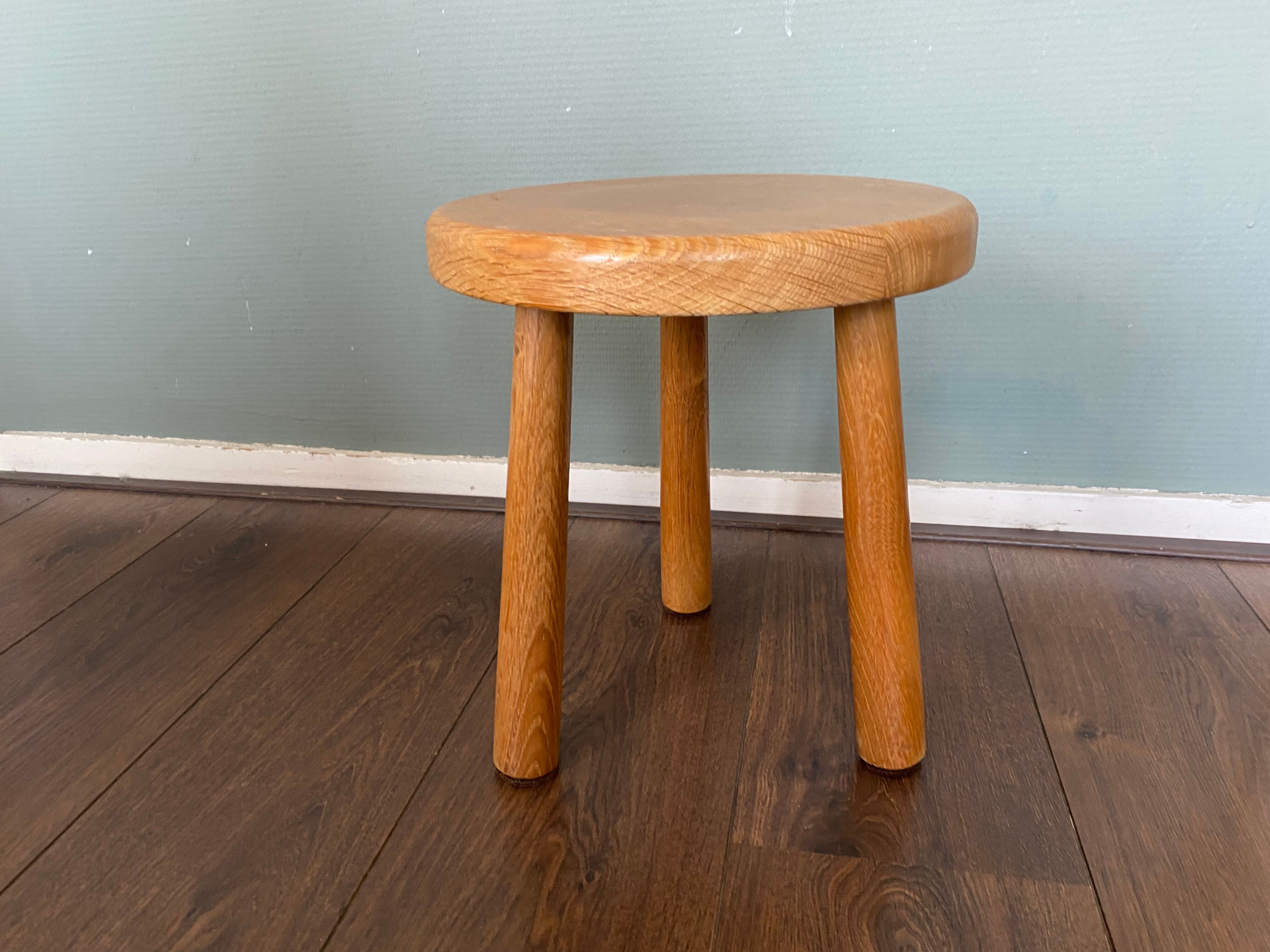 Table d'appoint moderne du milieu du siècle ou tabouret en chêne, années 1960