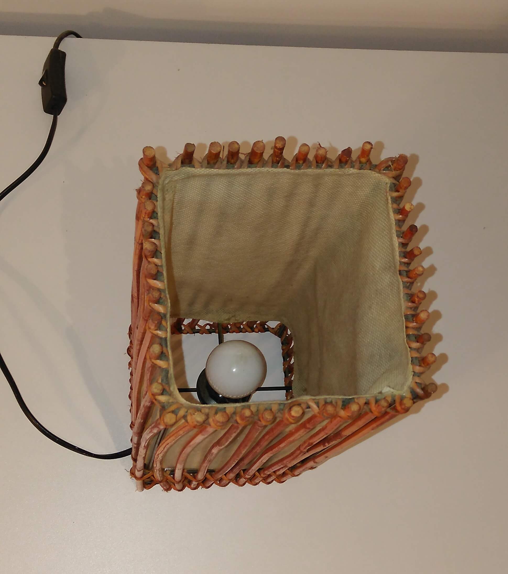 Lampe à poser en osier et lin