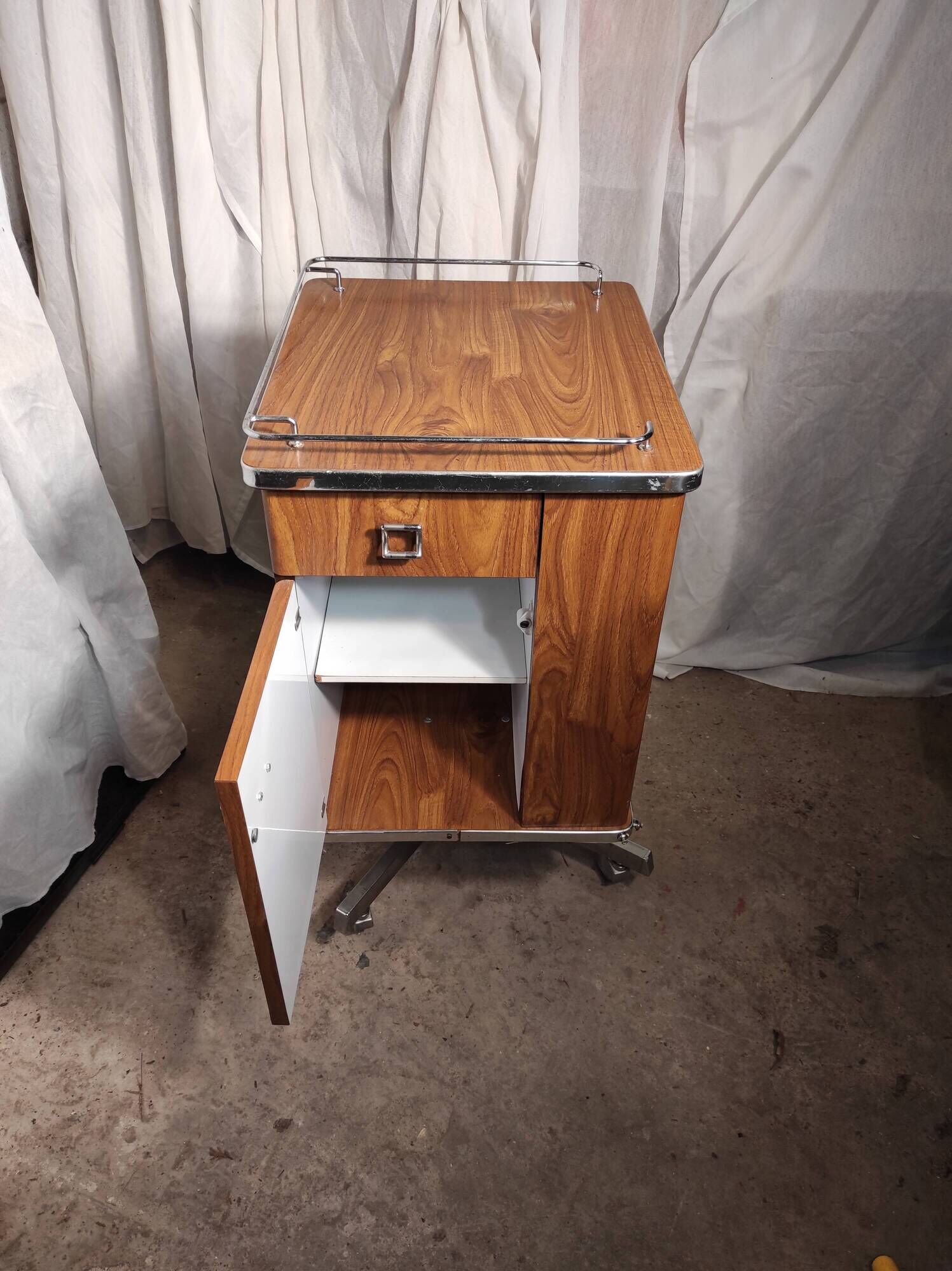 Meuble de métier chevet d'hôpital, d'infirmière en formica
