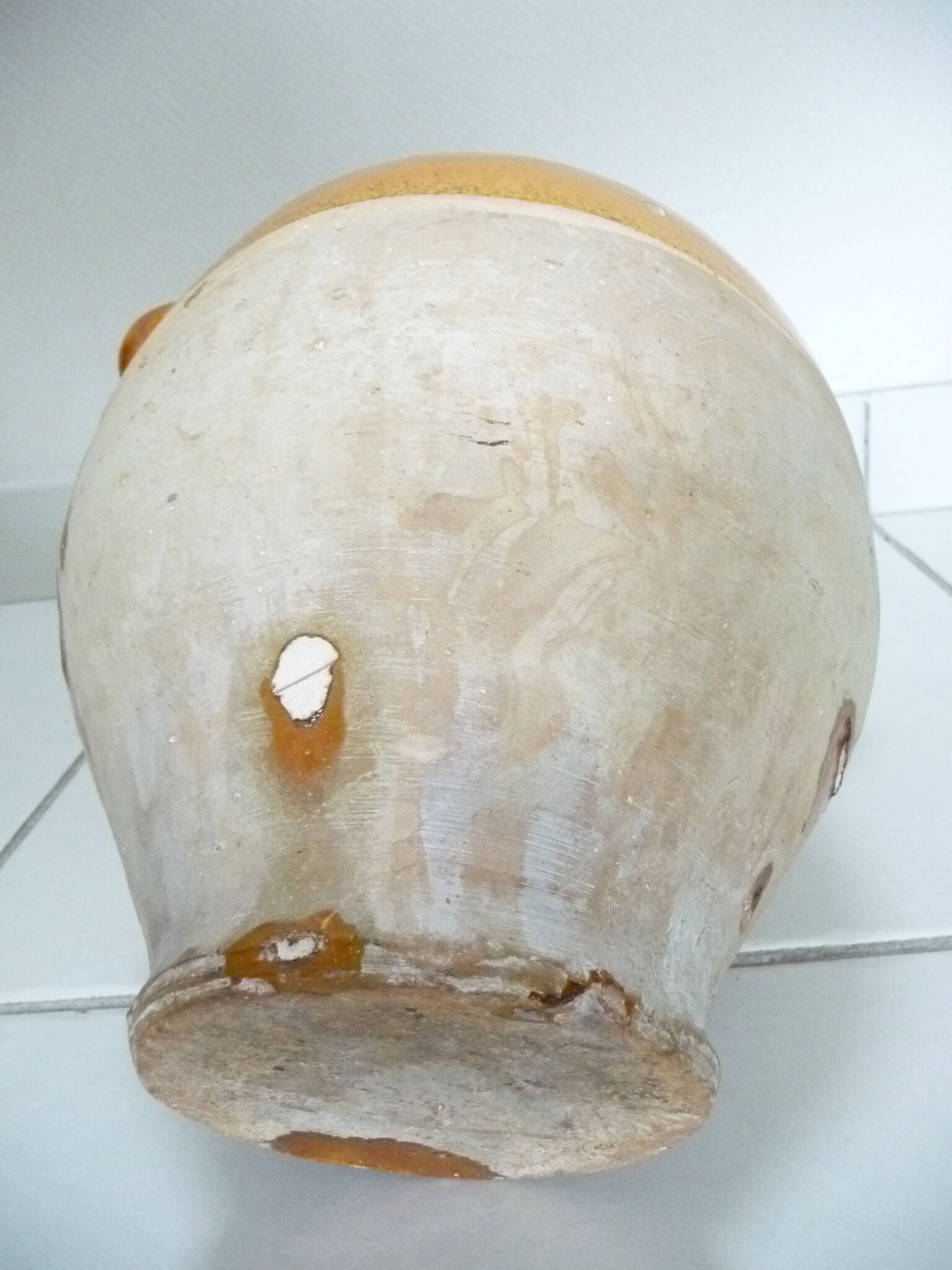 Poterie ancienne, cruche à eau