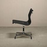 Eames Aluminum Group EA106 Dining Chairs in Black Netweave Mesh, Vitra