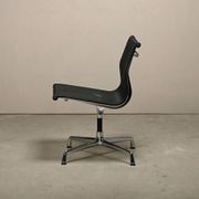 Eames Aluminum Group EA106 Dining Chairs in Black Netweave Mesh, Vitra